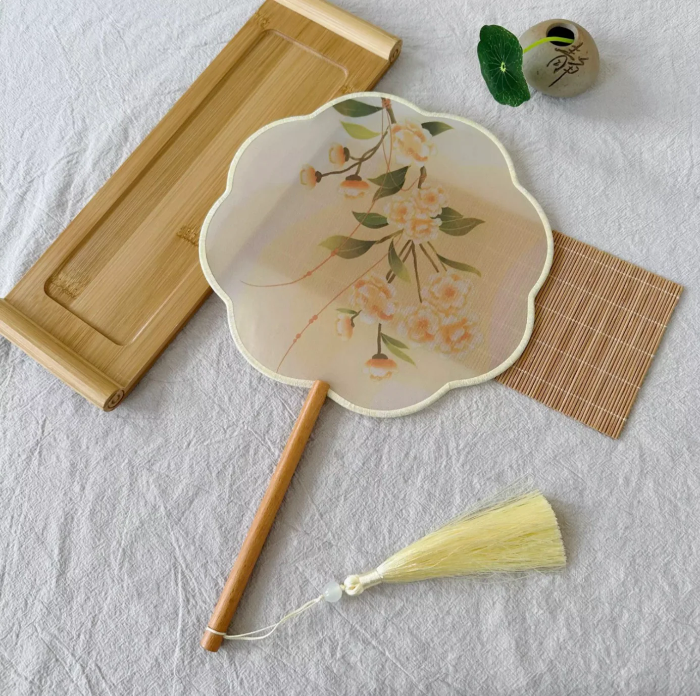 Shanzi 扇子 Translucent Silk Floral Print Tuanshan Round Fan - Image 13