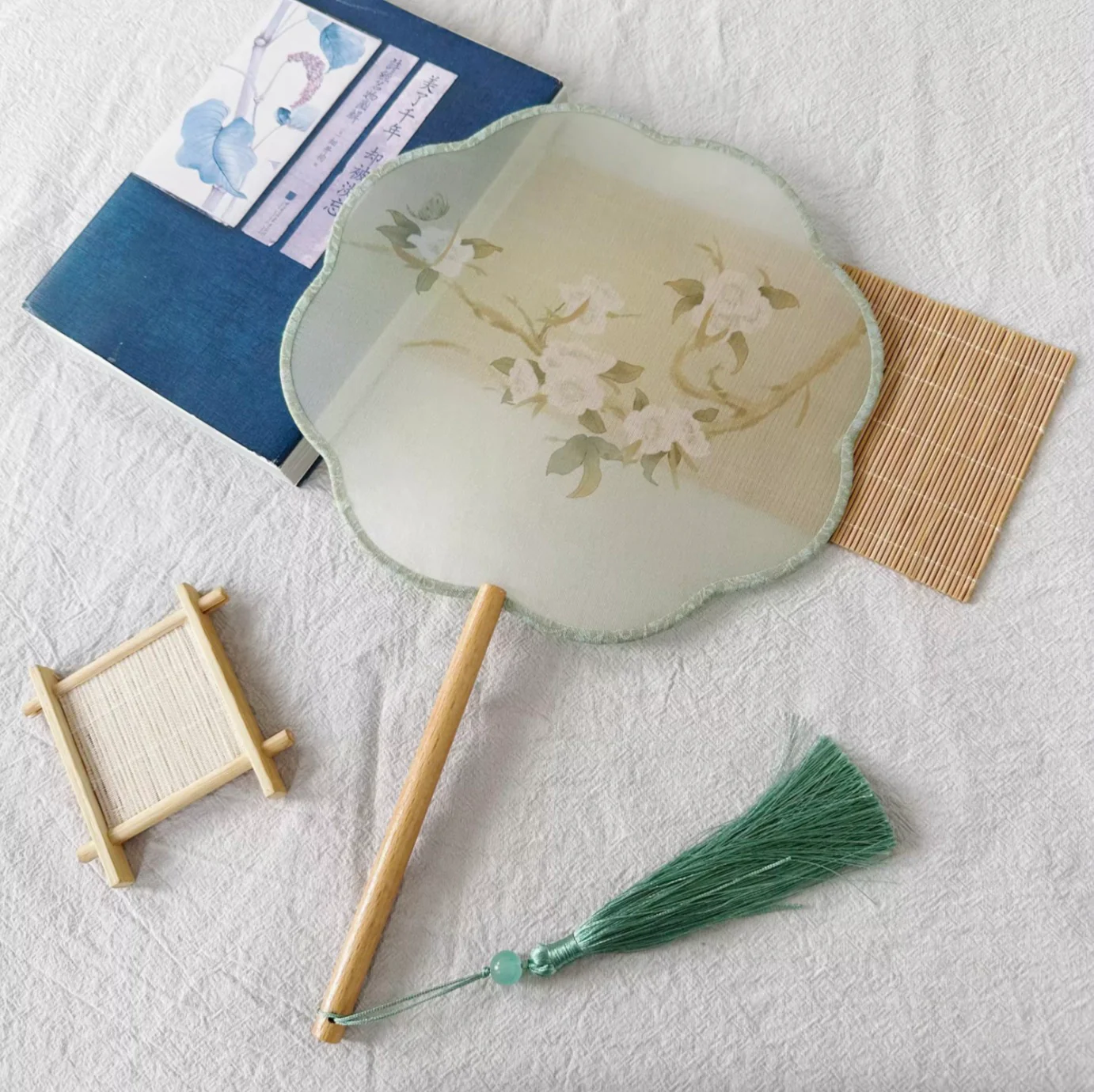 Shanzi 扇子 Translucent Silk Floral Print Tuanshan Round Fan - Image 14
