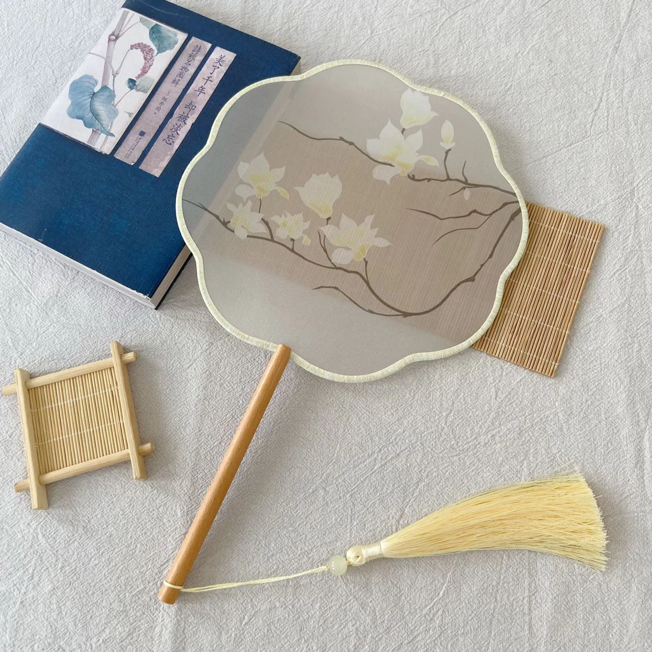 Shanzi 扇子 Translucent Silk Floral Print Tuanshan Round Fan - Image 5