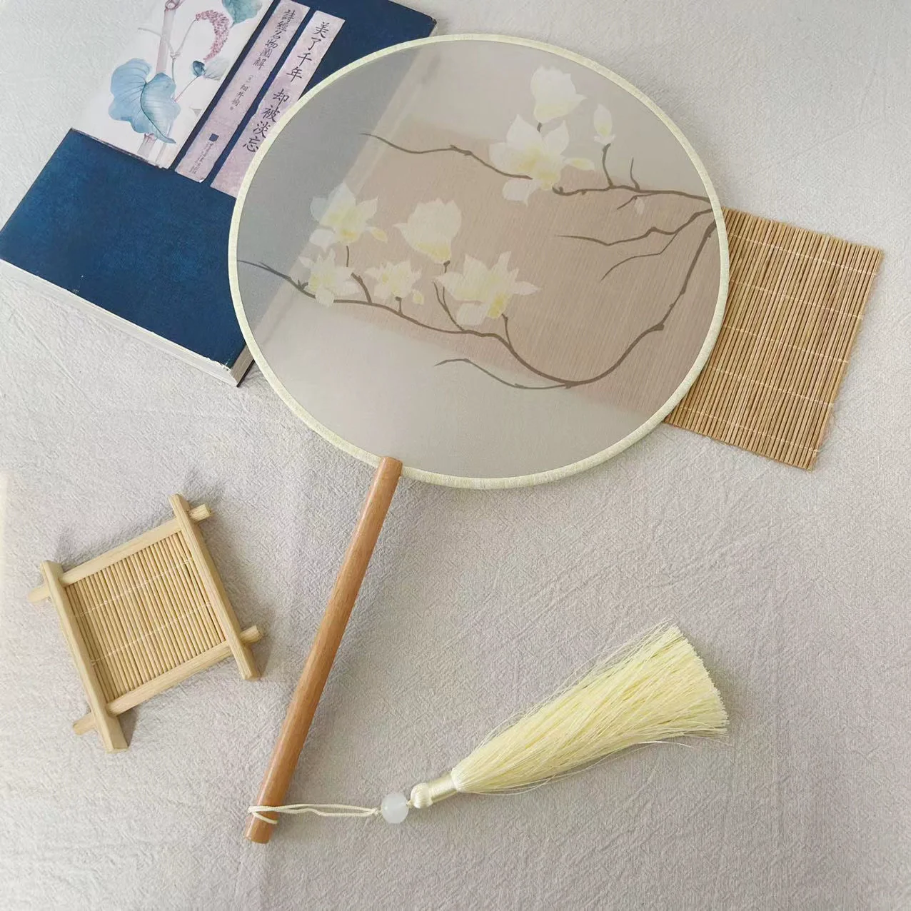 Shanzi 扇子 Translucent Silk Floral Print Tuanshan Round Fan - Image 6
