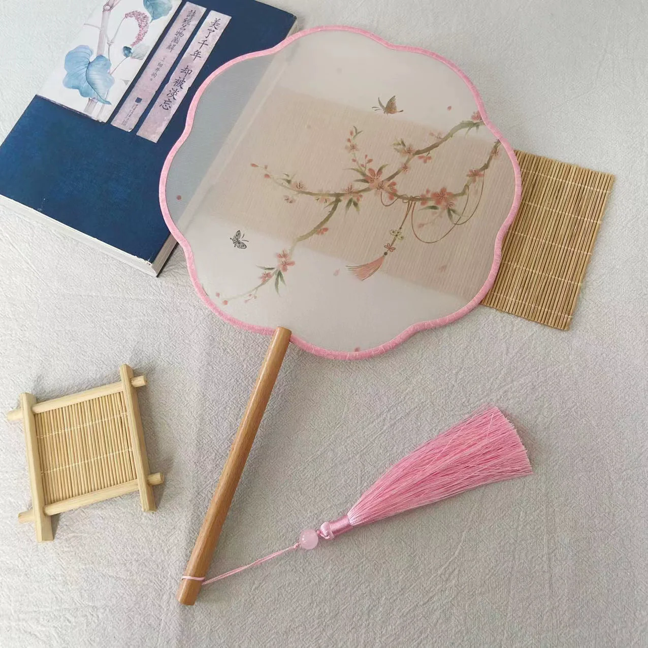 Shanzi 扇子 Translucent Silk Floral Print Tuanshan Round Fan - Image 7