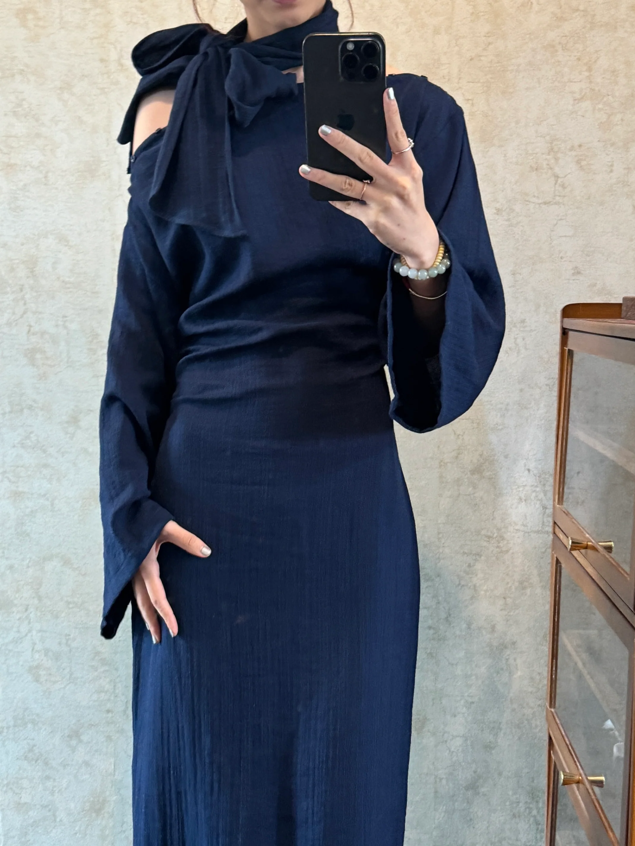 Shen Po 神婆 Witch Modernized Buttoned Bottleneck Bell Sleeve Qipao & Belt Set - Image 15