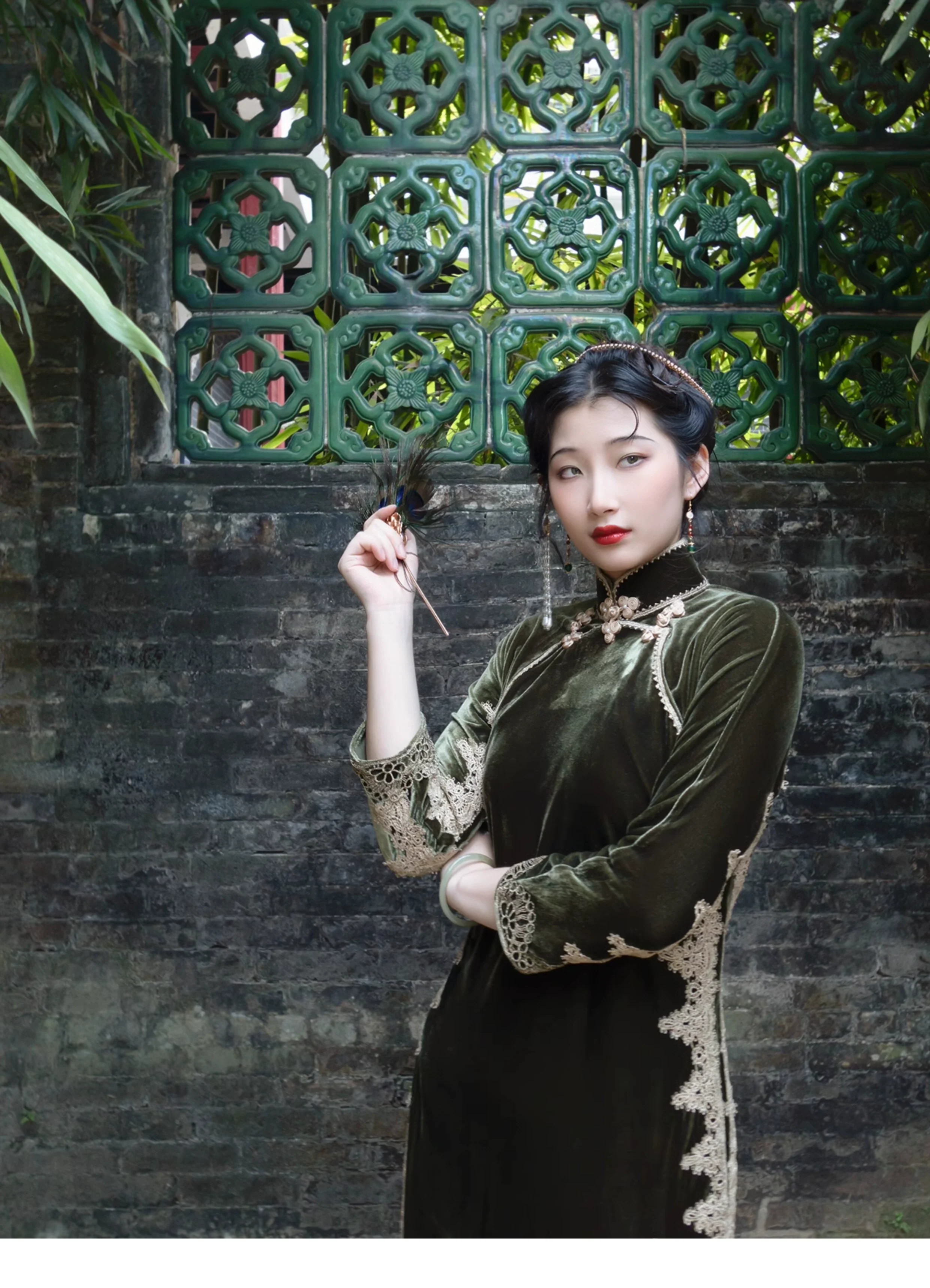 Shexiang Furen 奢香夫人 Extravagant Mistress 1920s Velvet Lace Long Sleeve Qipao - Image 3