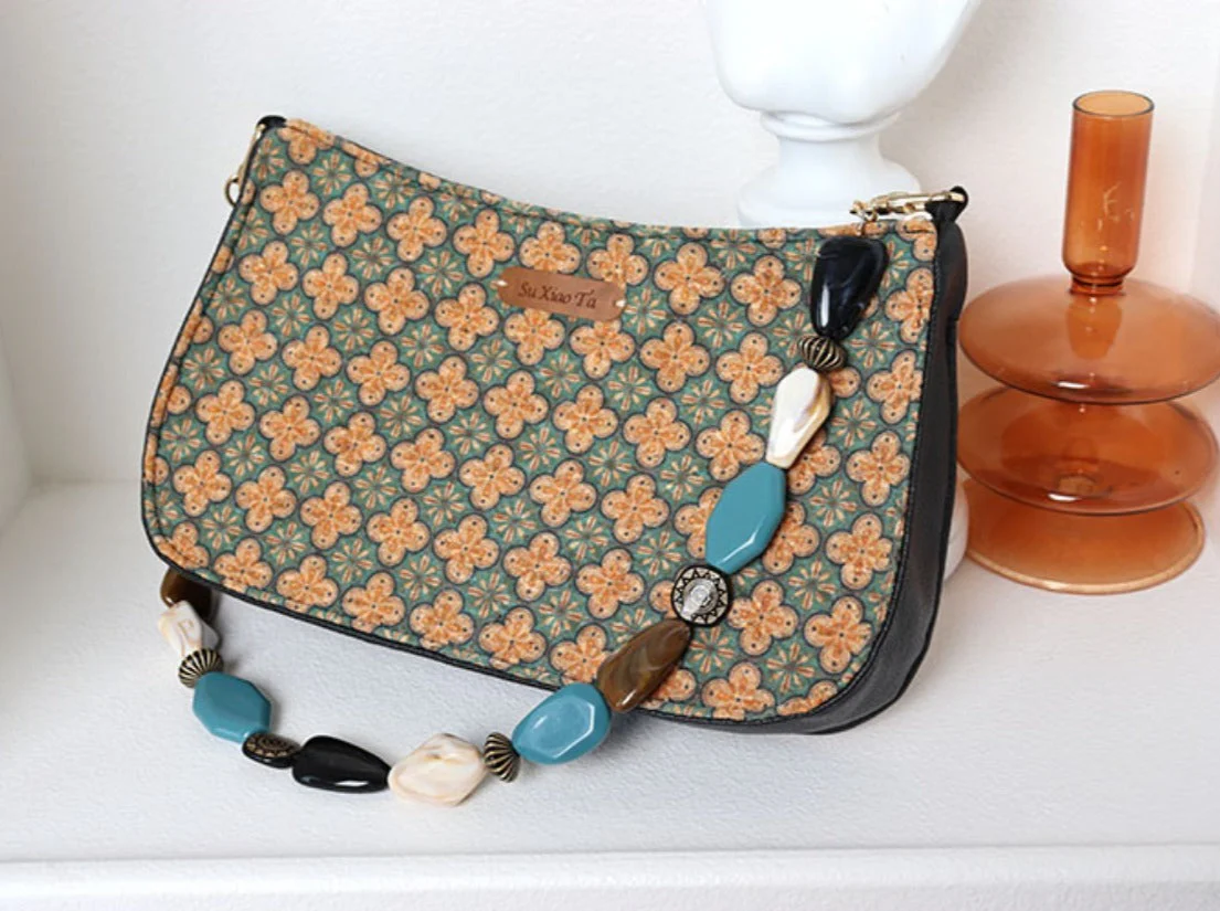 Shuang Gu Hua 双古花 Double Sided Ancient Flower Shoulder Purse - Image 4