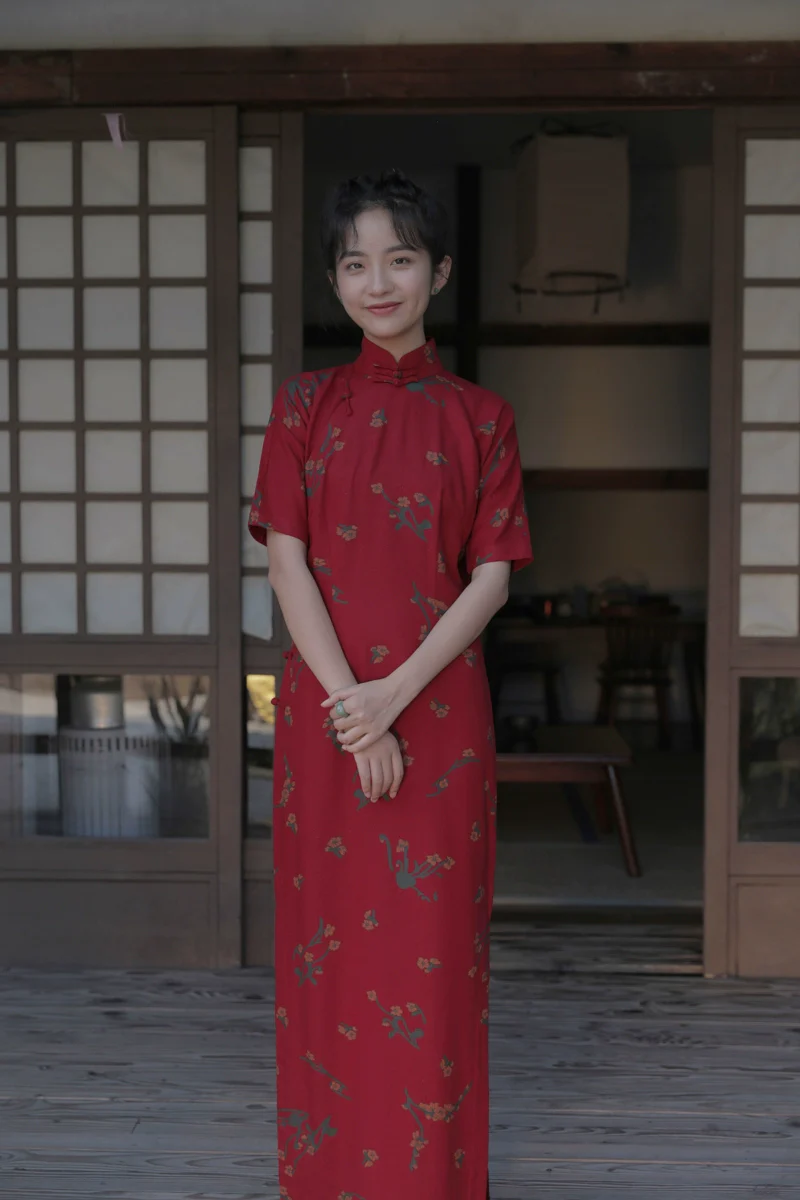 Su Mei 苏梅 Crimson Flower 1930s Half Sleeve Cotton Qipao - Image 3