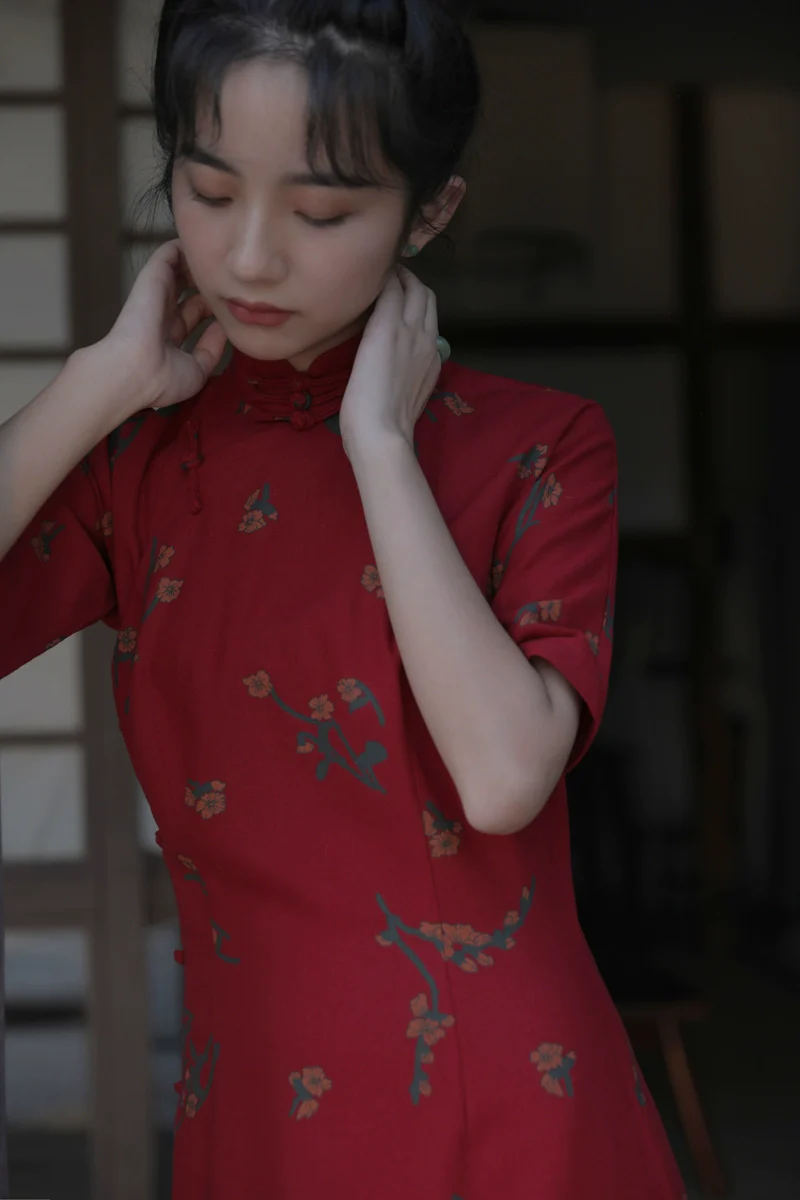 Su Mei 苏梅 Crimson Flower 1930s Half Sleeve Cotton Qipao - Image 6