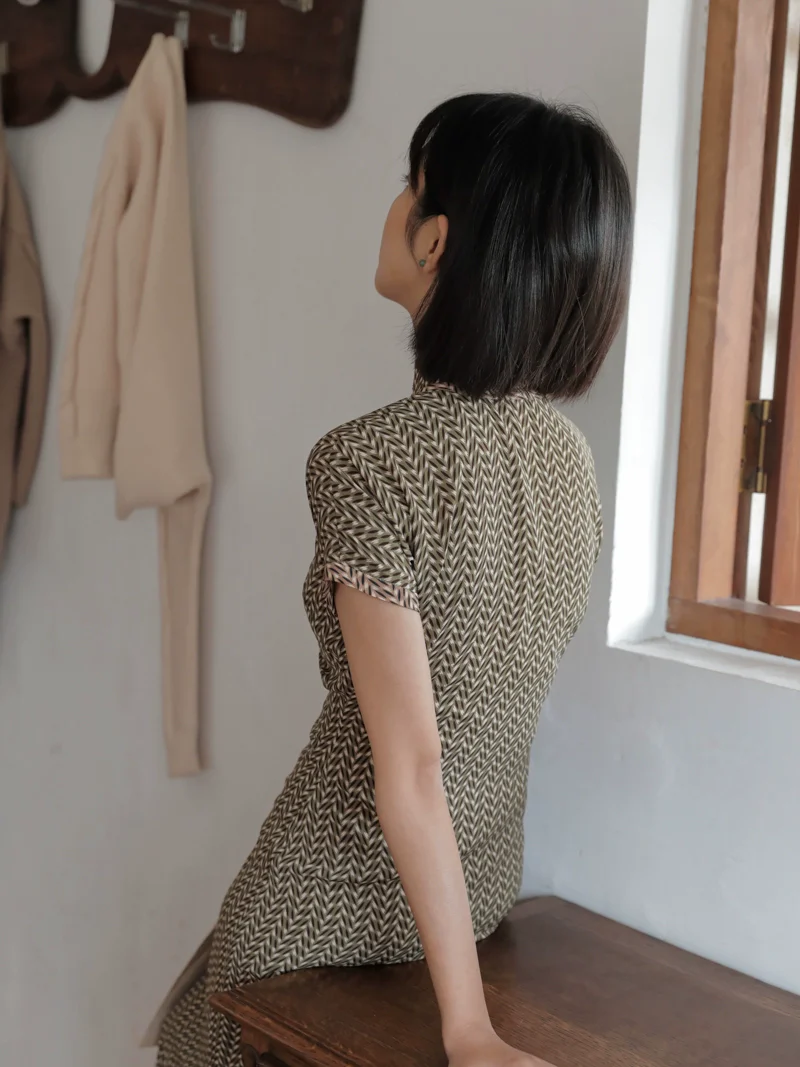 Suihe 穗禾 Wheat Stalk 1930s Art Deco Chiffon Short Sleeve Qipao - Image 3