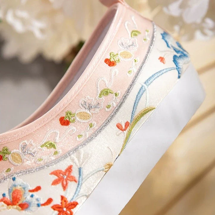 Summer Garden 夏季花园 Qing Dynasty Embroidered Rising Cloud Dengyun Shoes - Image 6