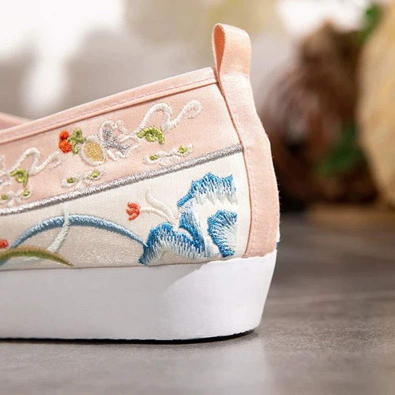 Summer Garden 夏季花园 Qing Dynasty Embroidered Rising Cloud Dengyun Shoes - Image 7