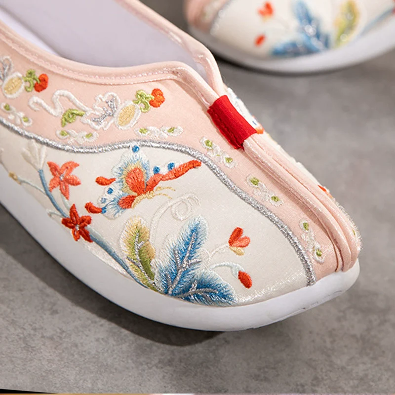 Summer Garden 夏季花园 Qing Dynasty Embroidered Rising Cloud Dengyun Shoes - Image 8