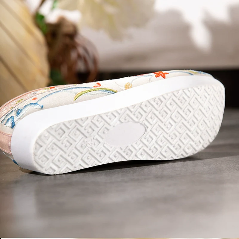 Summer Garden 夏季花园 Qing Dynasty Embroidered Rising Cloud Dengyun Shoes - Image 9