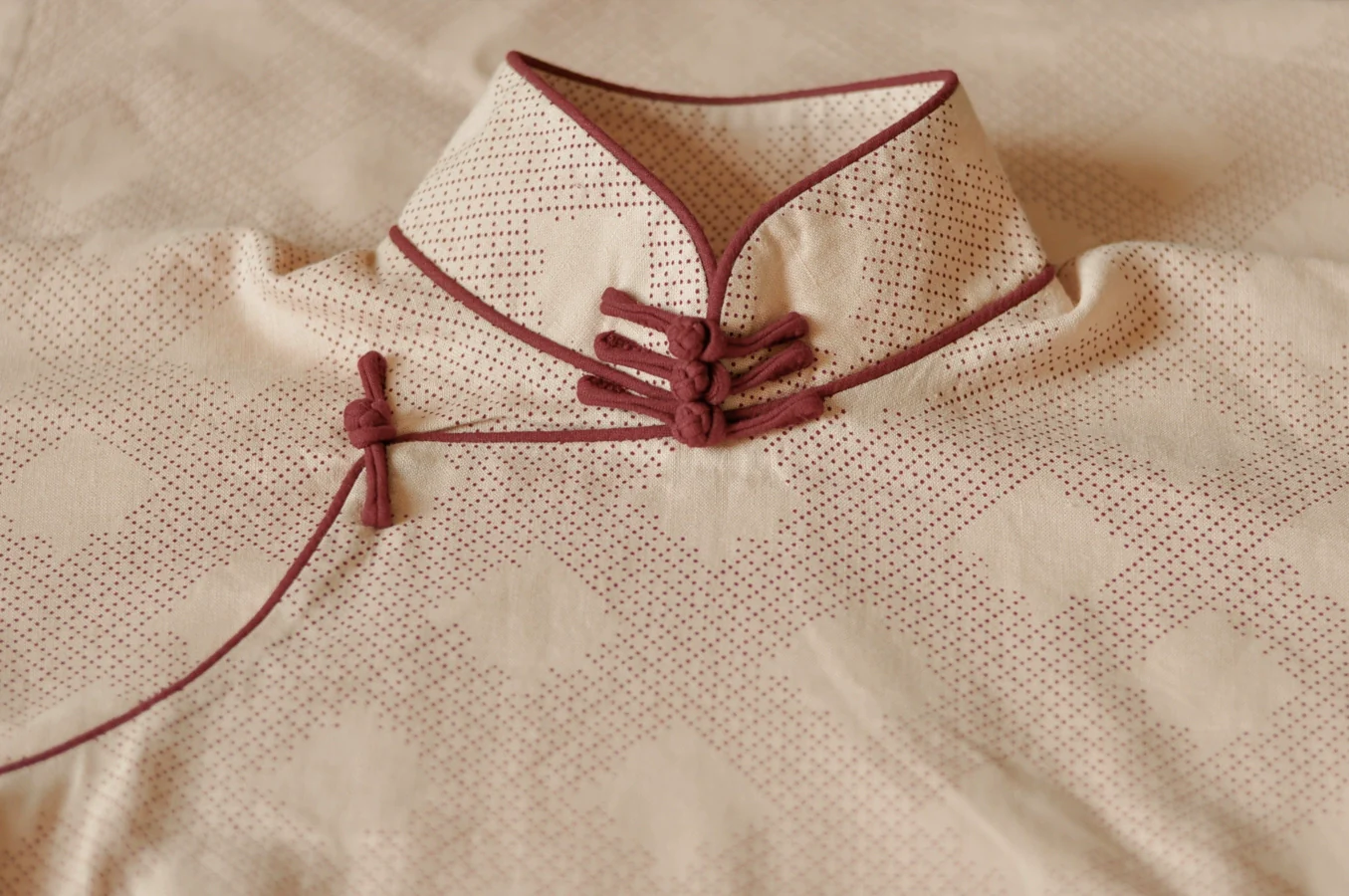 Tao Qi 桃蹊 Peach Path Linen & Cotton 1930s Half Sleeve Qipao - Image 10