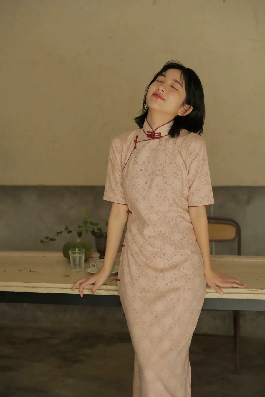 Tao Qi 桃蹊 Peach Path Linen & Cotton 1930s Half Sleeve Qipao - Image 2