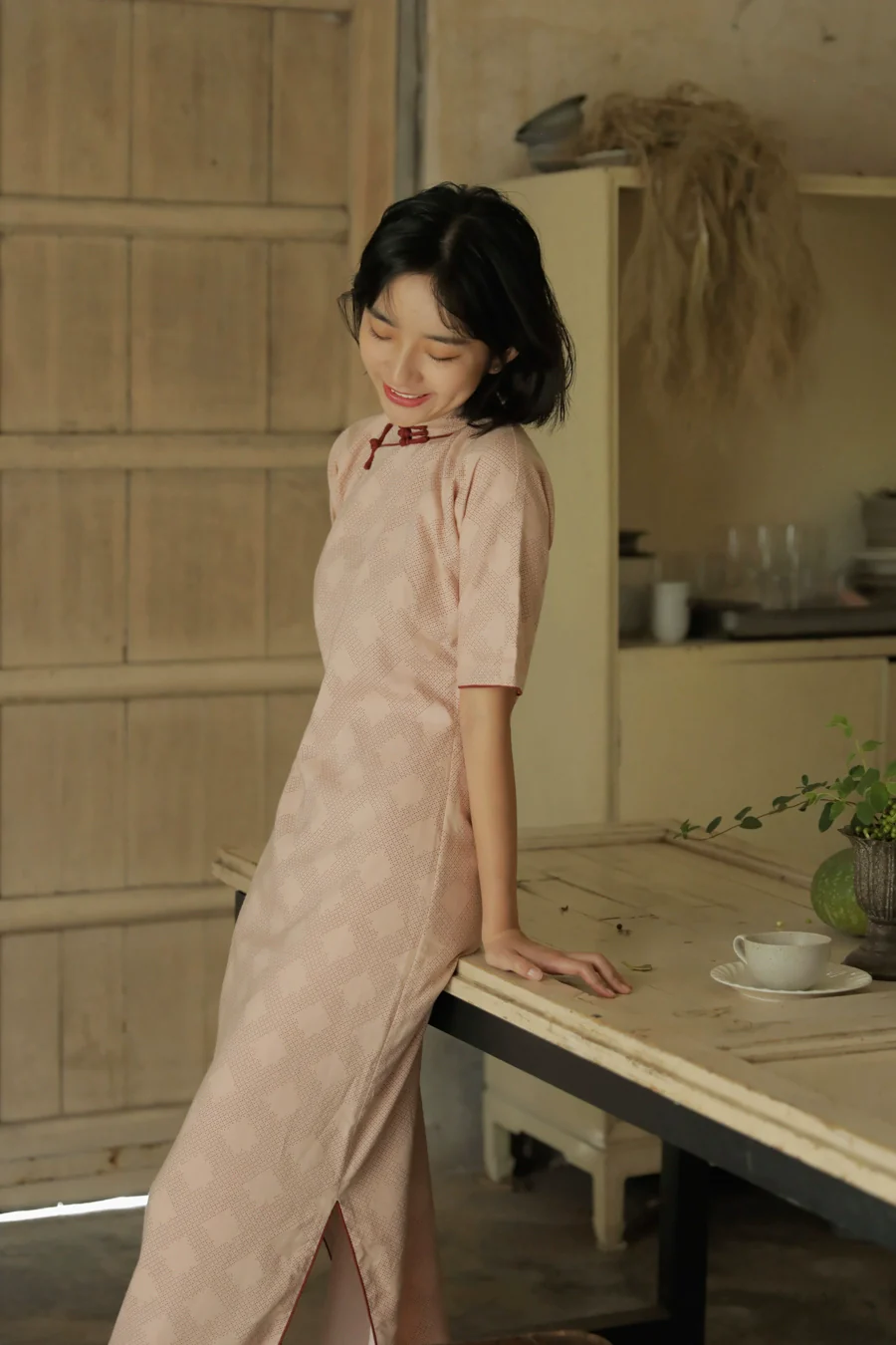 Tao Qi 桃蹊 Peach Path Linen & Cotton 1930s Half Sleeve Qipao - Image 3