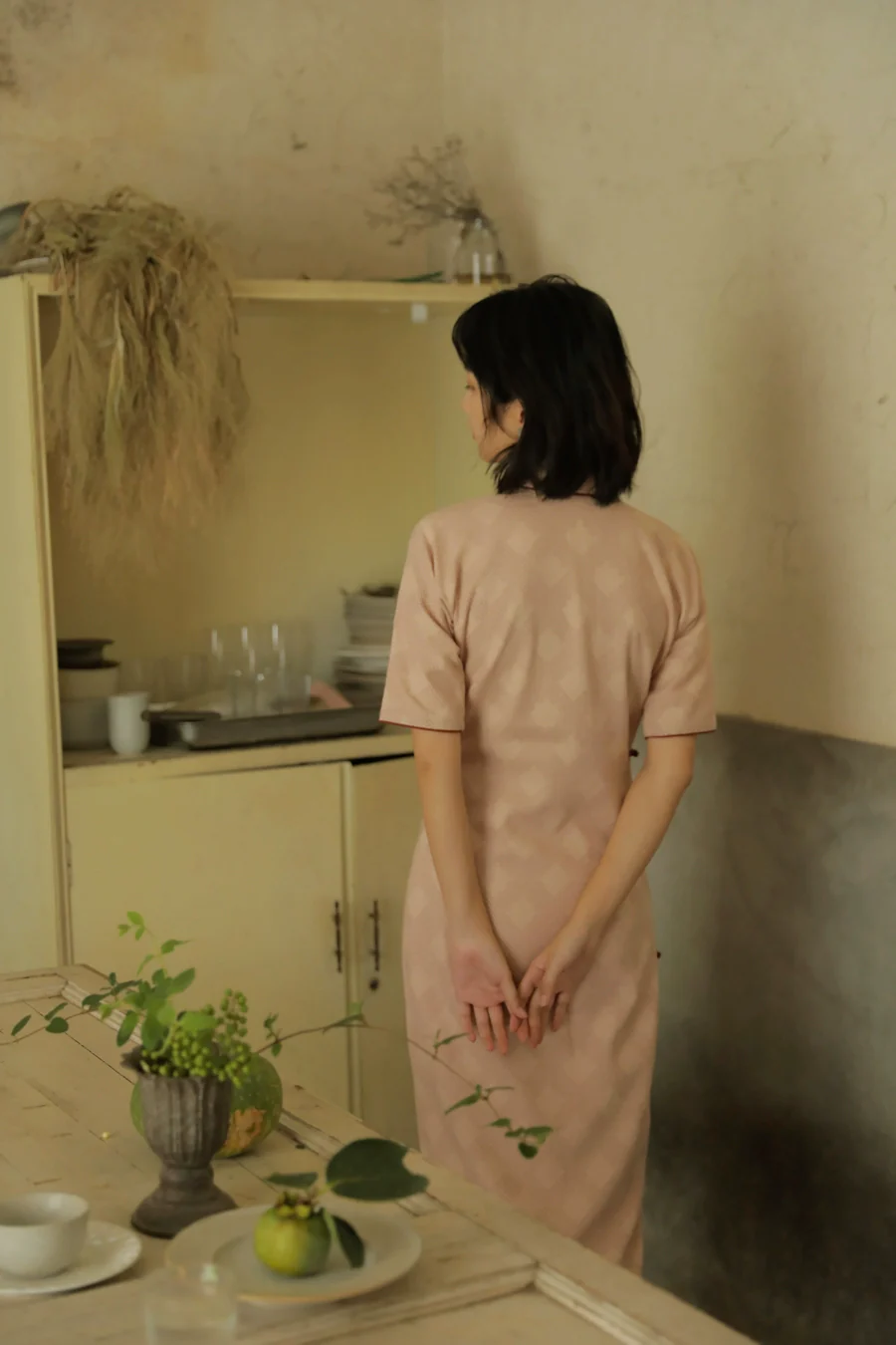 Tao Qi 桃蹊 Peach Path Linen & Cotton 1930s Half Sleeve Qipao - Image 4