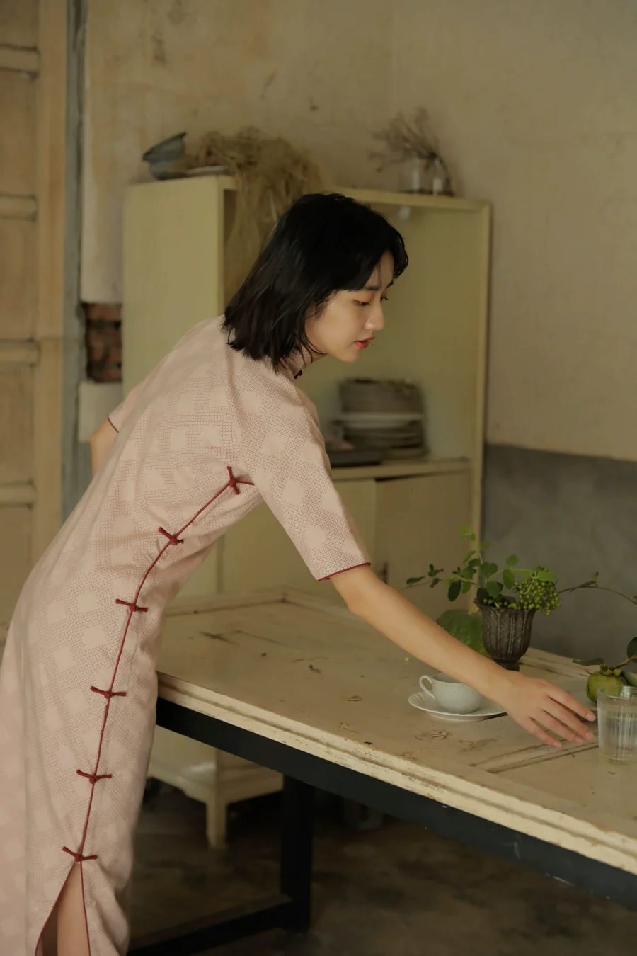 Tao Qi 桃蹊 Peach Path Linen & Cotton 1930s Half Sleeve Qipao - Image 5
