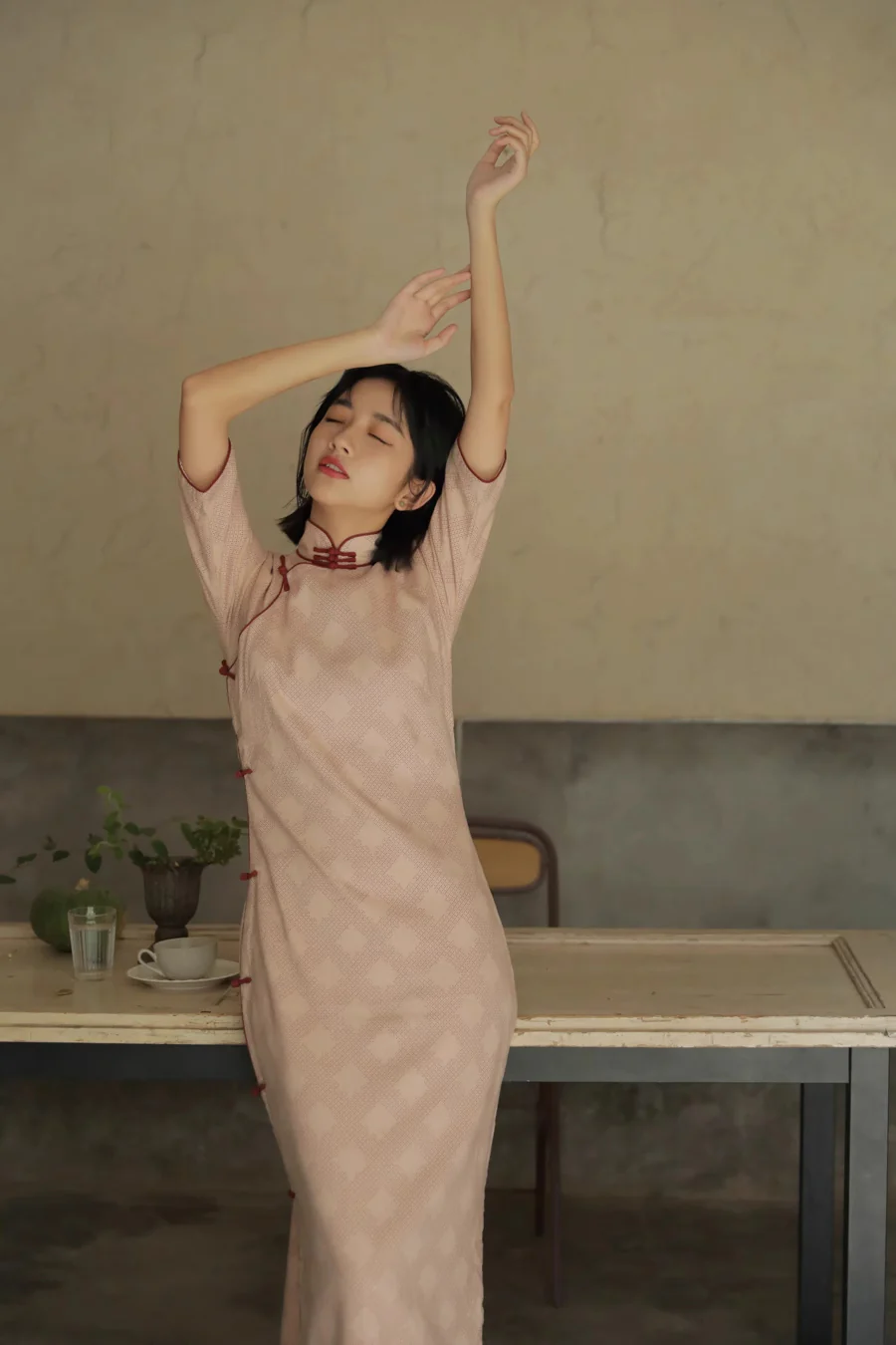 Tao Qi 桃蹊 Peach Path Linen & Cotton 1930s Half Sleeve Qipao - Image 8