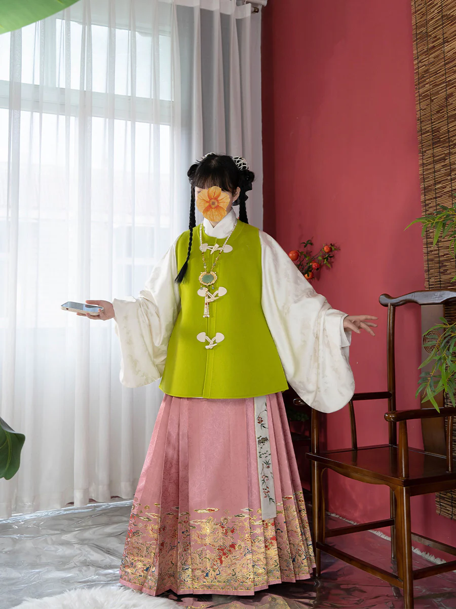 Tian Shou 添寿 Adding Longevity Ming Dynasty Mamian Skirt - Image 4