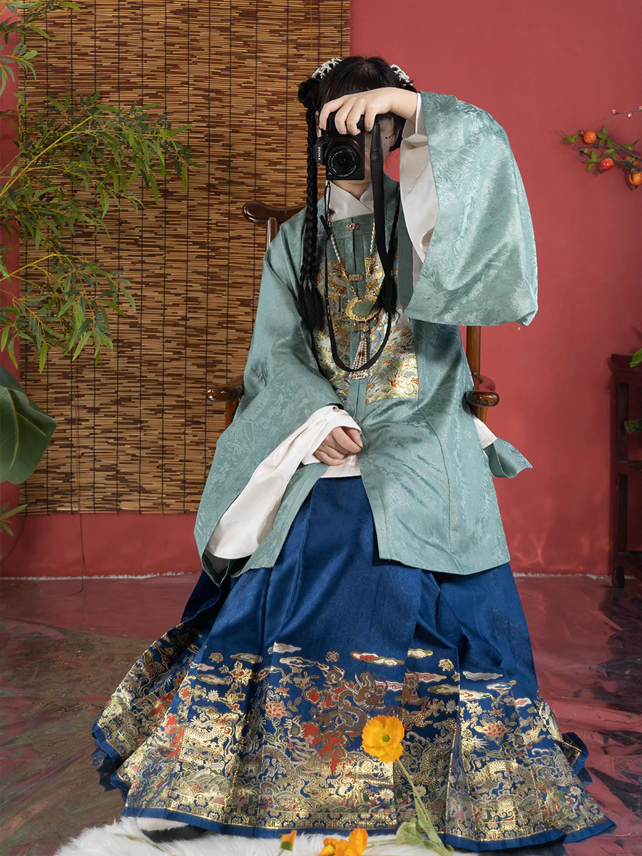 Tian Shou 添寿 Adding Longevity Ming Dynasty Mamian Skirt - Image 9
