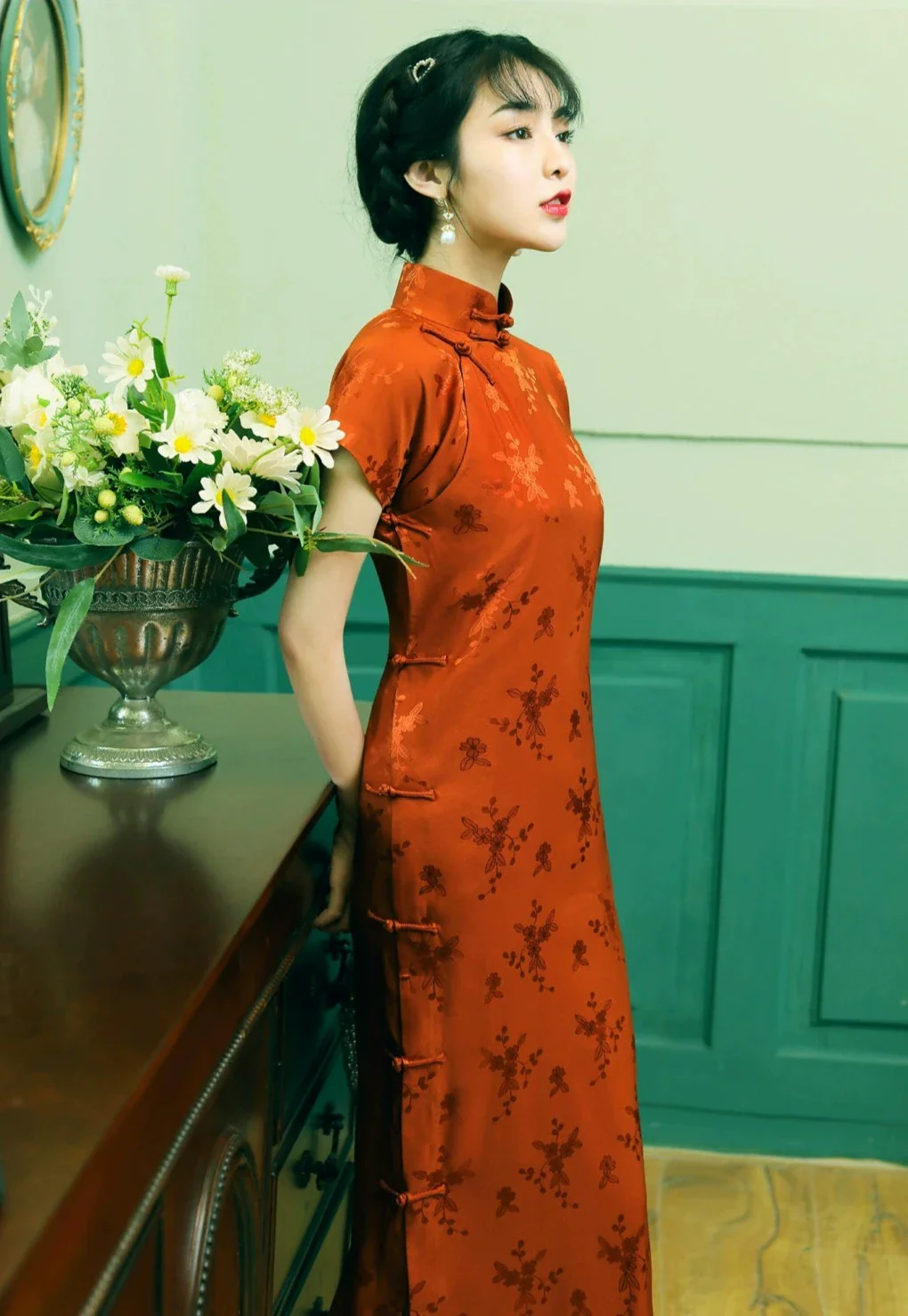 Tie Xu 铁锈 Rust Red 1930s Satin Floral Short Sleeve Qipao - Image 2