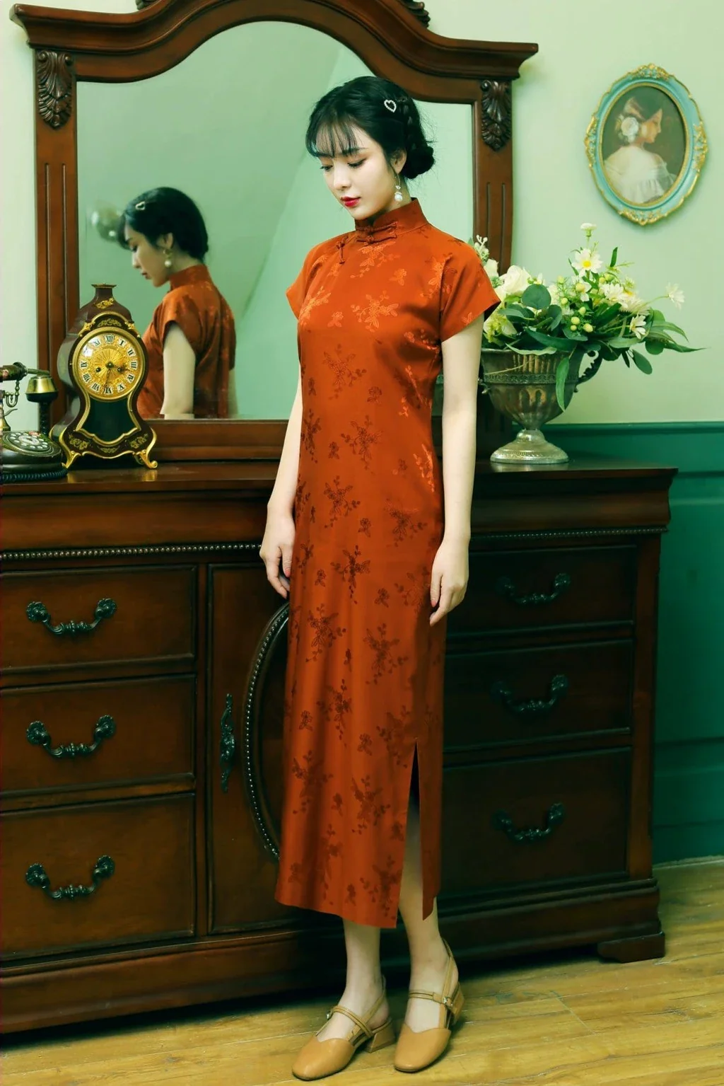 Tie Xu 铁锈 Rust Red 1930s Satin Floral Short Sleeve Qipao - Image 4