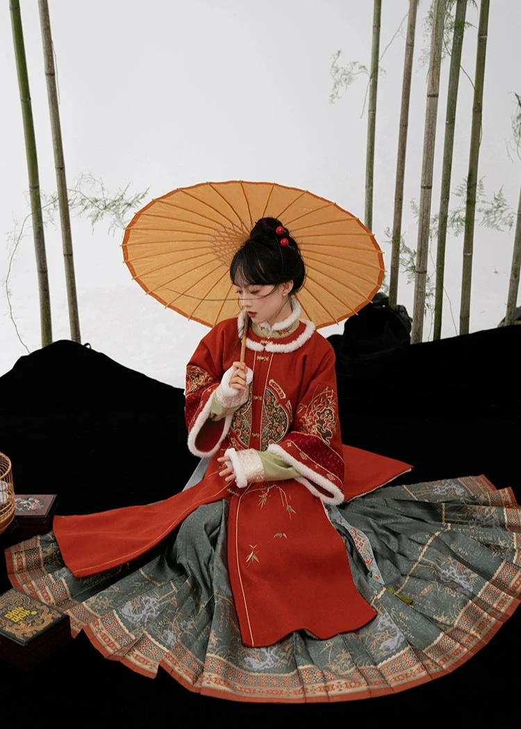Tihong Haitang 剔红海棠 Picking Red Begonias Ming Dynasty Round Collar Jacket & Mamian Winter Set - Image 11