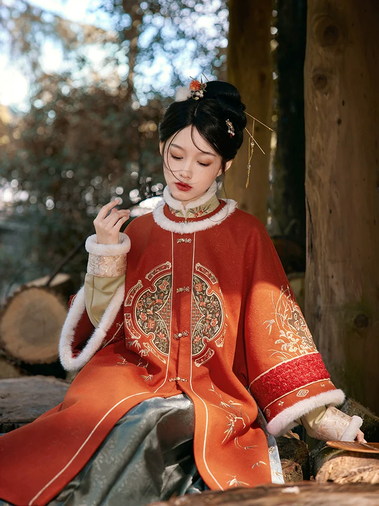Tihong Haitang 剔红海棠 Picking Red Begonias Ming Dynasty Round Collar Jacket & Mamian Winter Set - Image 3