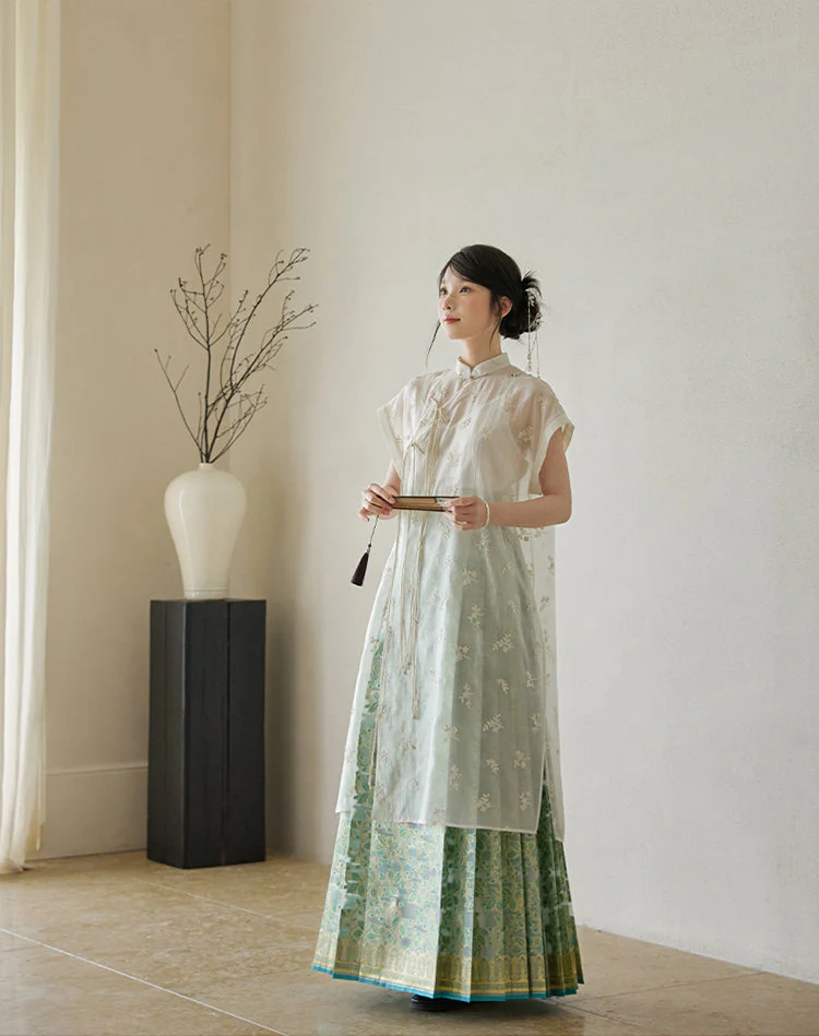 Ting Lan 汀兰 Thin Land Modern Ming Qipao Gilded Leaf Mamian Skirt & Top Set - Image 5