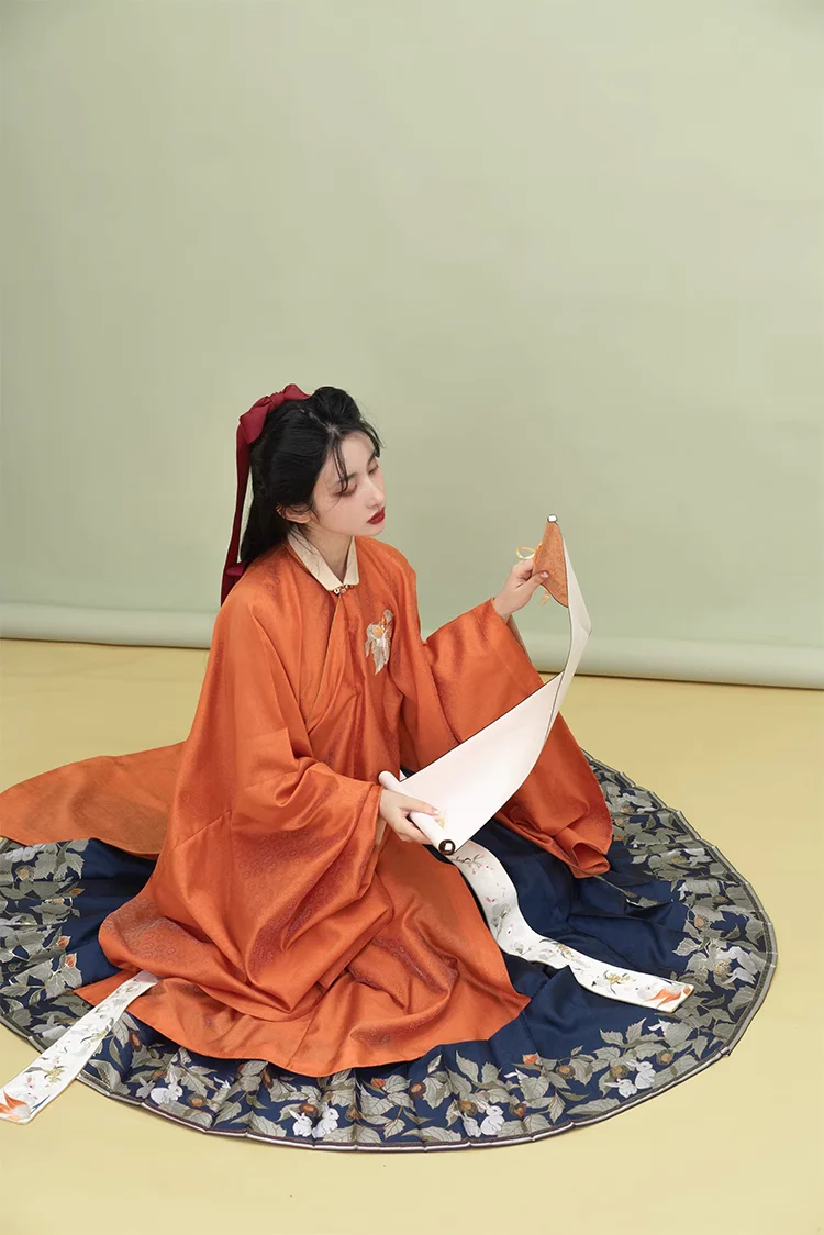 Tuzi 兔子灯笼莓 Bunny & Lantern Berry Mamian Qun - Image 2