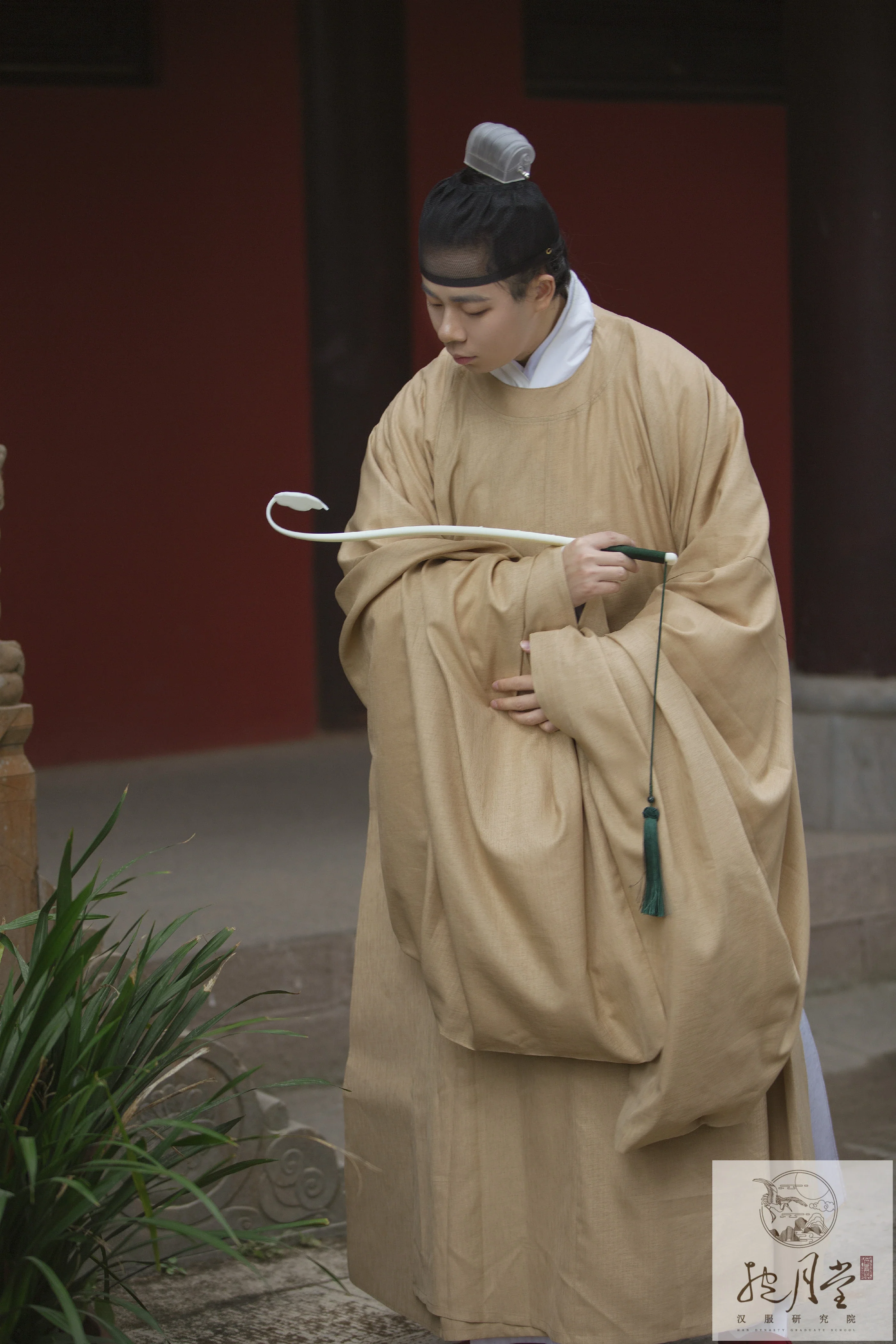 Wai Bai 外摆 Outer Pleating Ming Dynasty Men's Spring & Autumn Yuanlingpao Round Collar Robe - Image 3