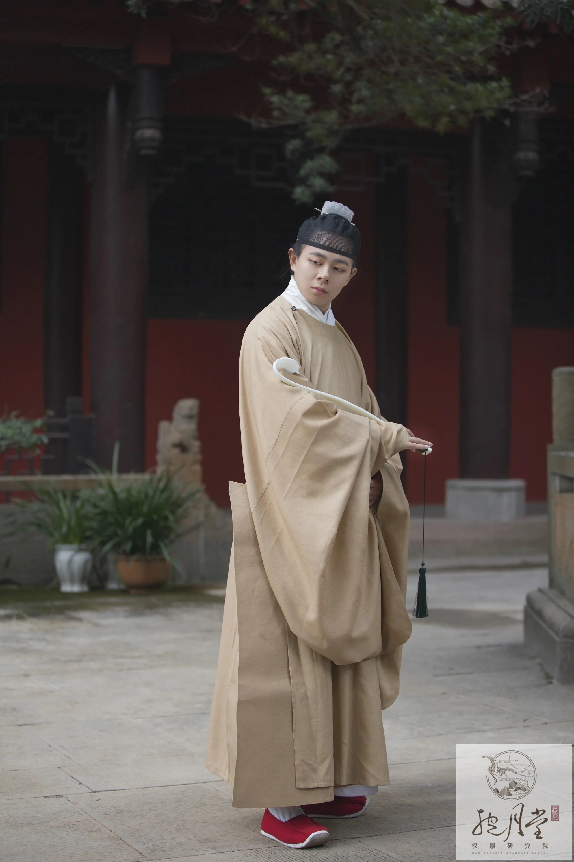 Wai Bai 外摆 Outer Pleating Ming Dynasty Men's Spring & Autumn Yuanlingpao Round Collar Robe - Image 4