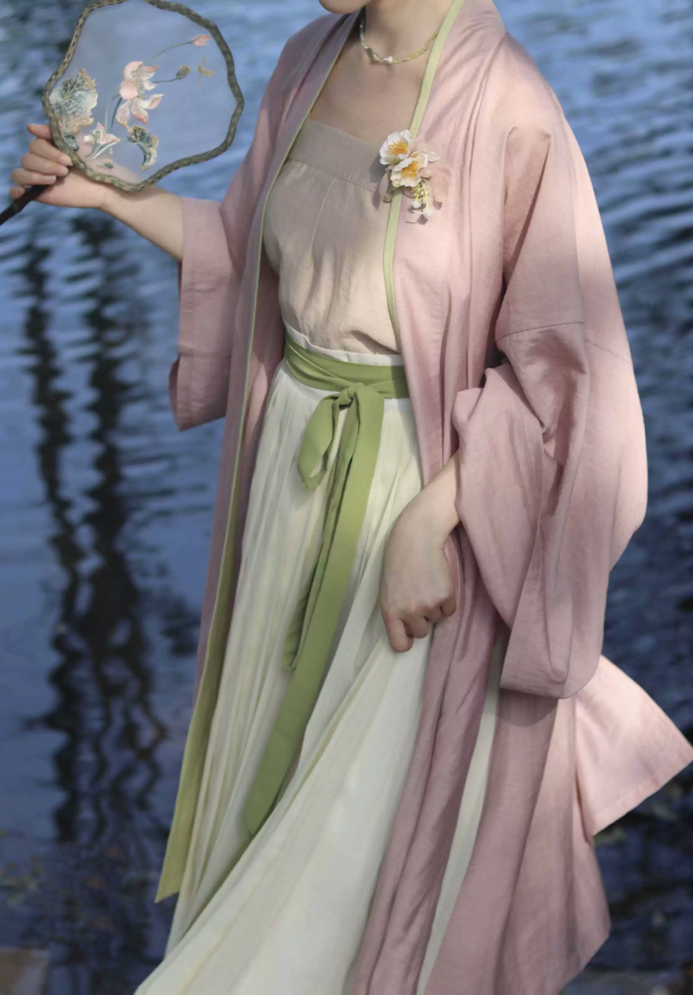 Wan Hui Zhou 晚回舟 Late Return to the Boat Song Dynasty Beizi Jacket & Baidiequn Ruqun Set - Image 4
