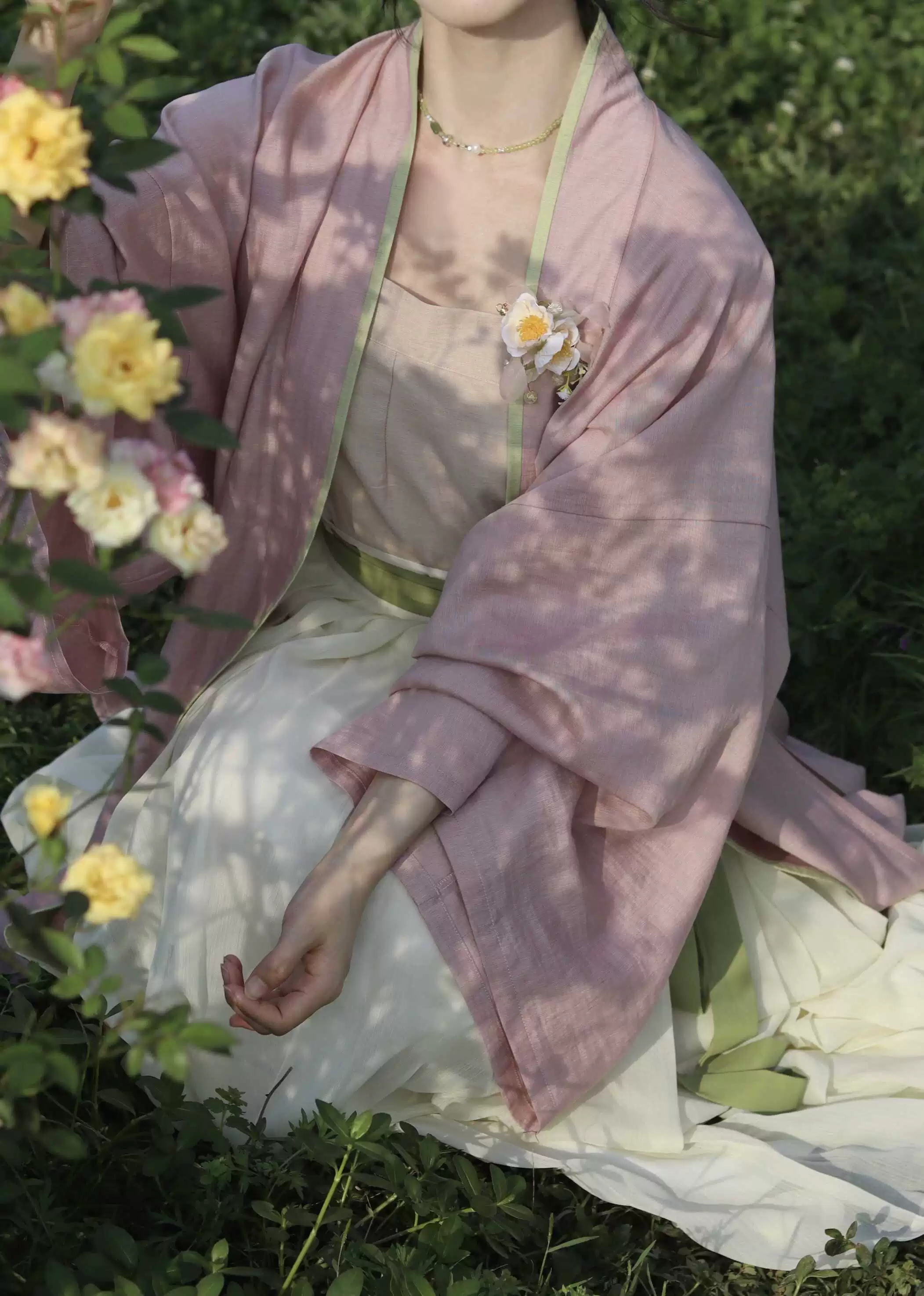 Wan Hui Zhou 晚回舟 Late Return to the Boat Song Dynasty Beizi Jacket & Baidiequn Ruqun Set - Image 5