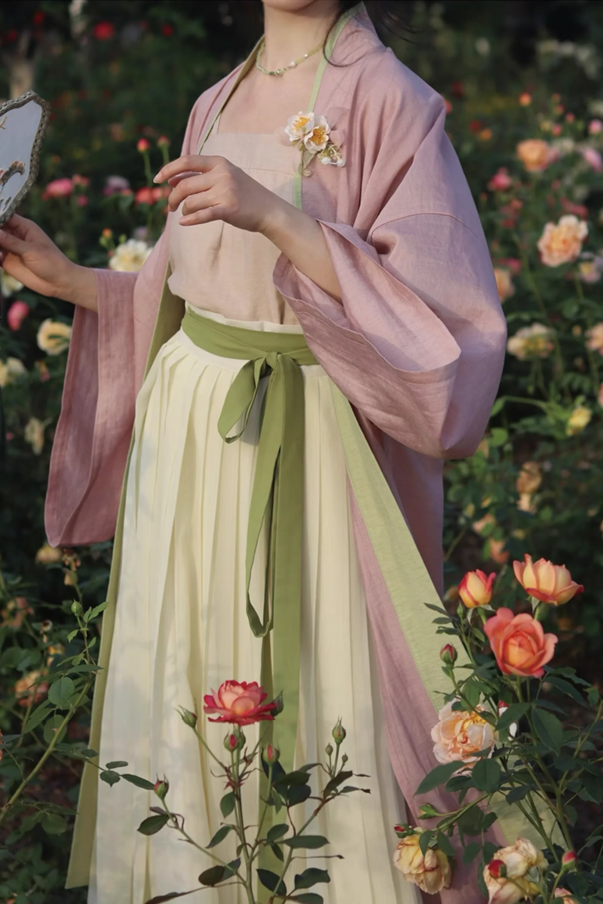 Wan Hui Zhou 晚回舟 Late Return to the Boat Song Dynasty Beizi Jacket & Baidiequn Ruqun Set - Image 7