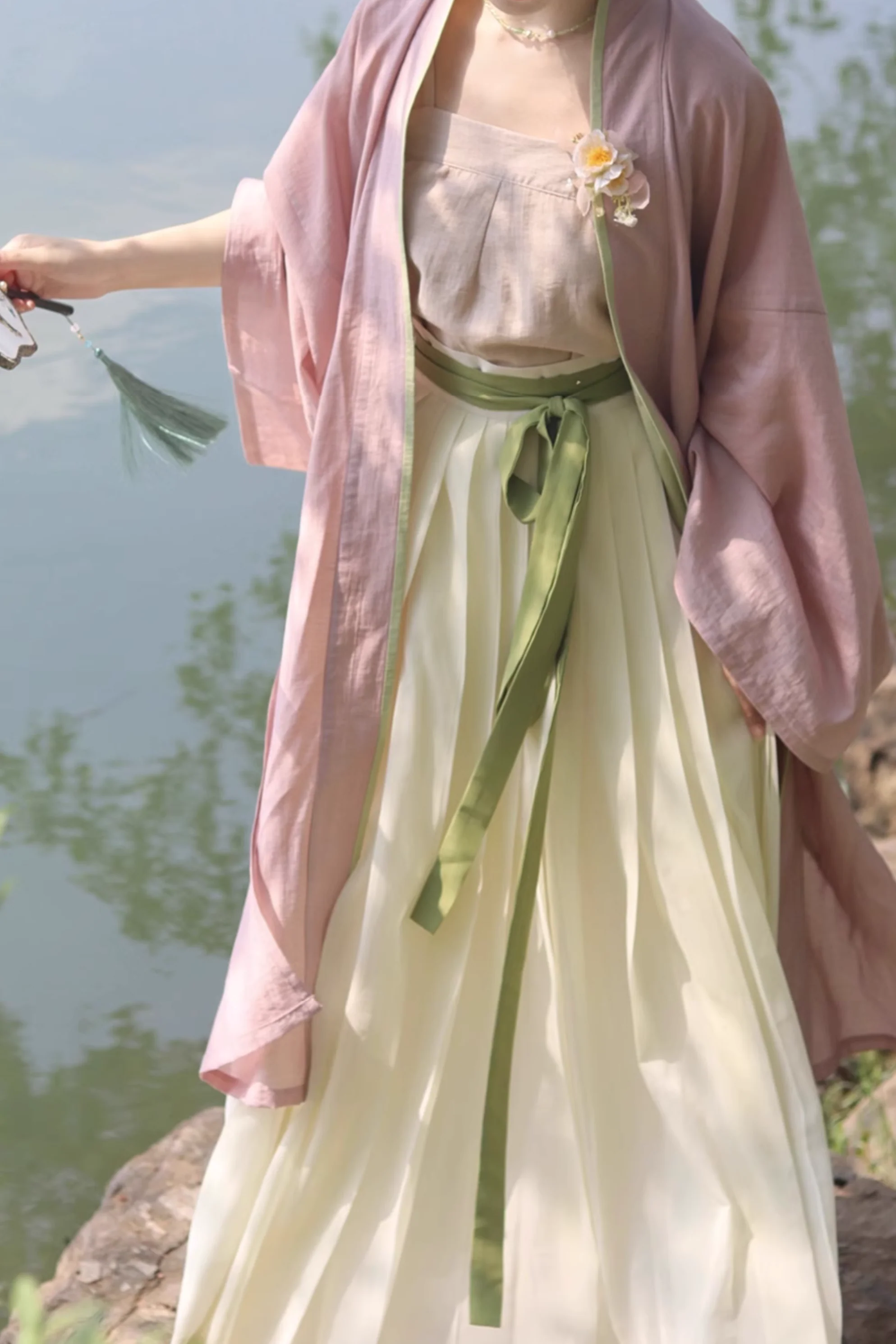 Wan Hui Zhou 晚回舟 Late Return to the Boat Song Dynasty Beizi Jacket & Baidiequn Ruqun Set - Image 8