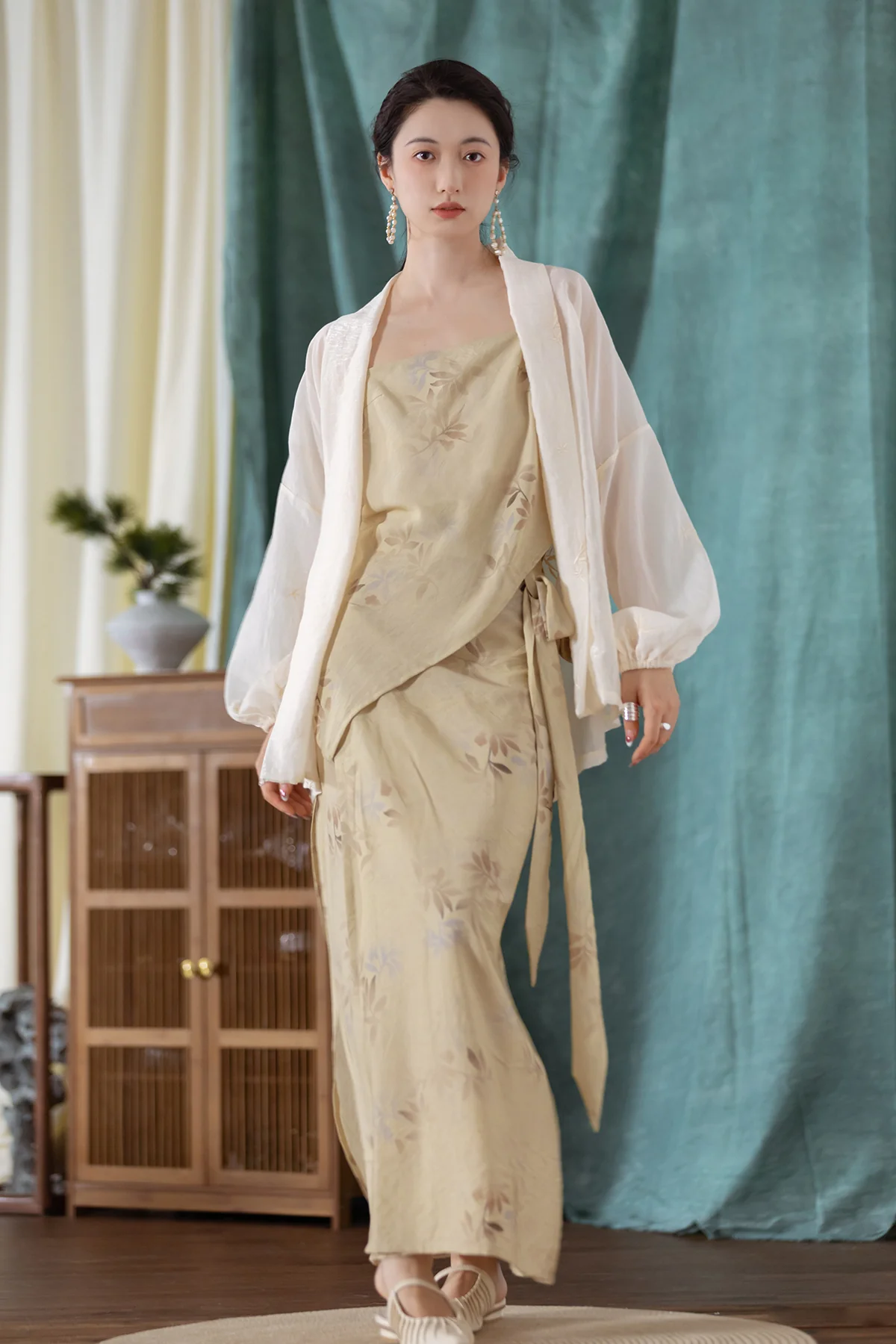 White Tea 白茶 Modernized Song Dynasty Diaodai Liangpianqun Ruqun Set - Image 10