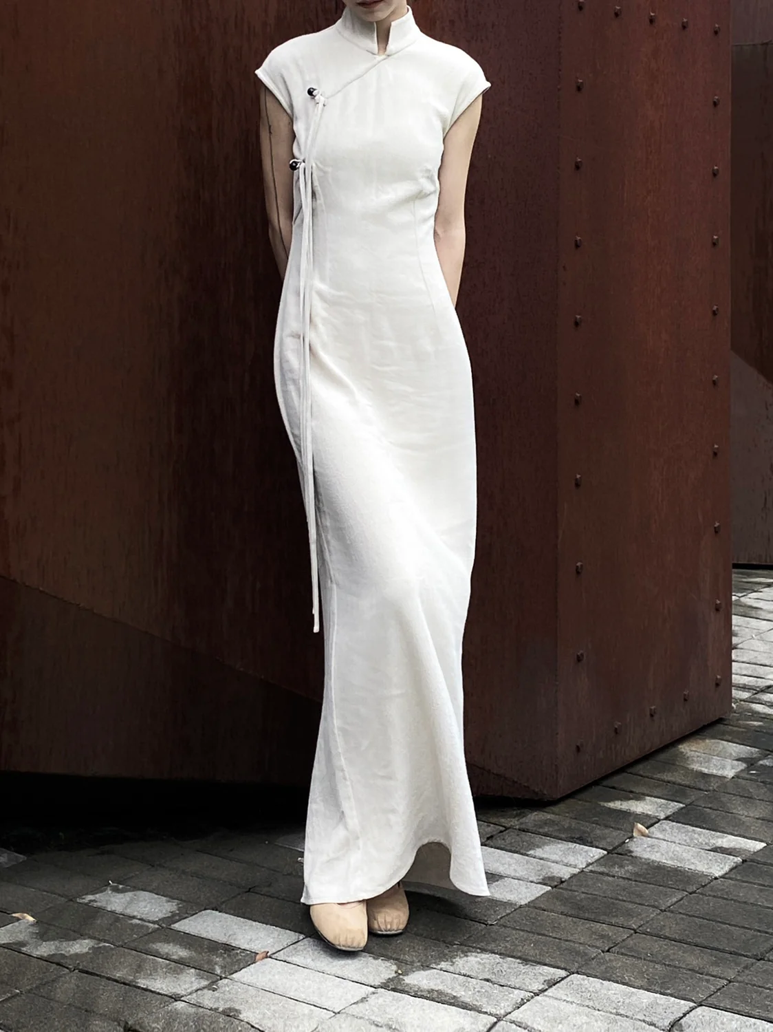 Wu Jian 无间 Without Separation Modernized Tassels Linen Blend Cap Sleeve Qipao - Image 10