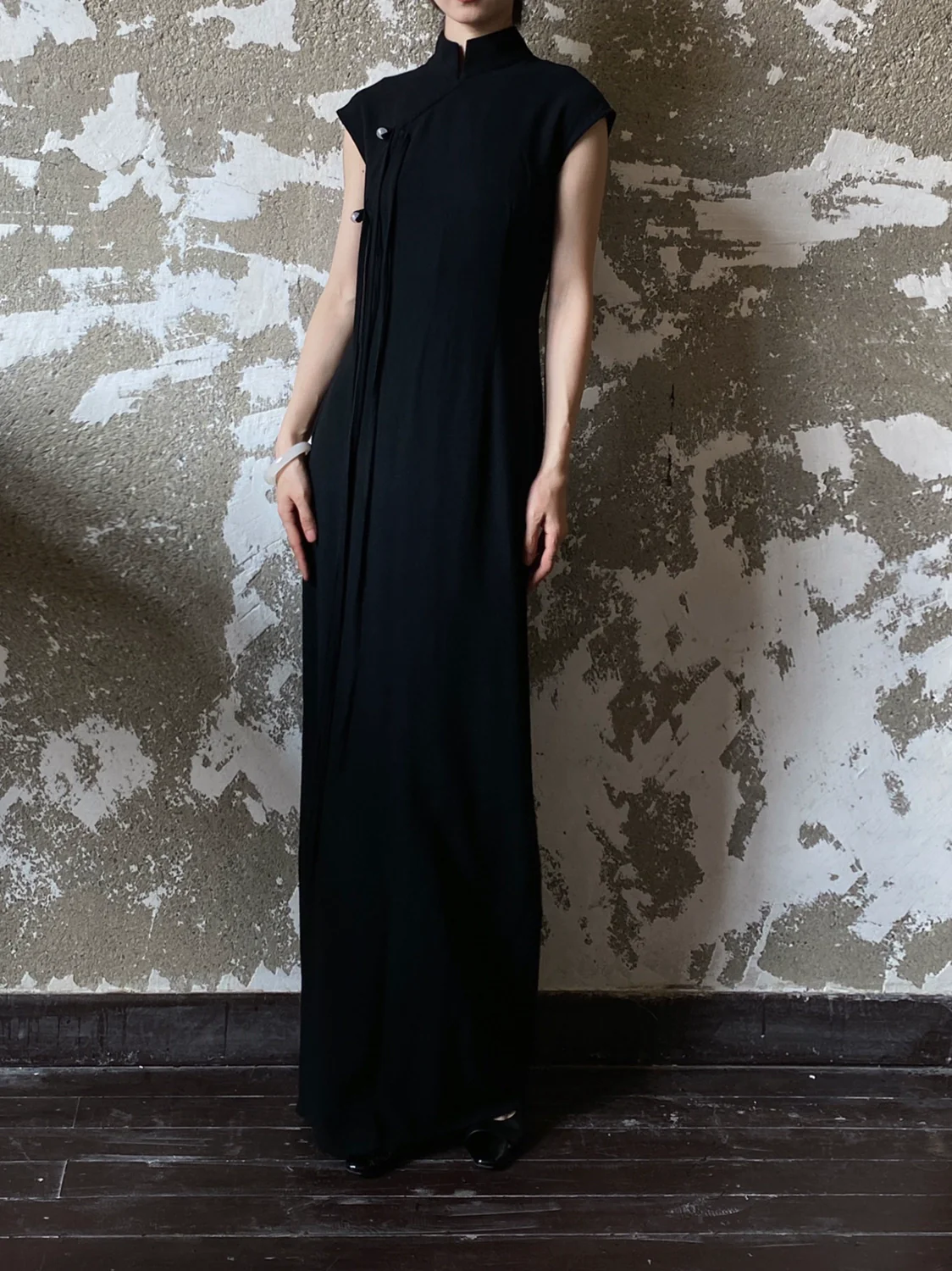 Wu Jian 无间 Without Separation Modernized Tassels Linen Blend Cap Sleeve Qipao - Image 13
