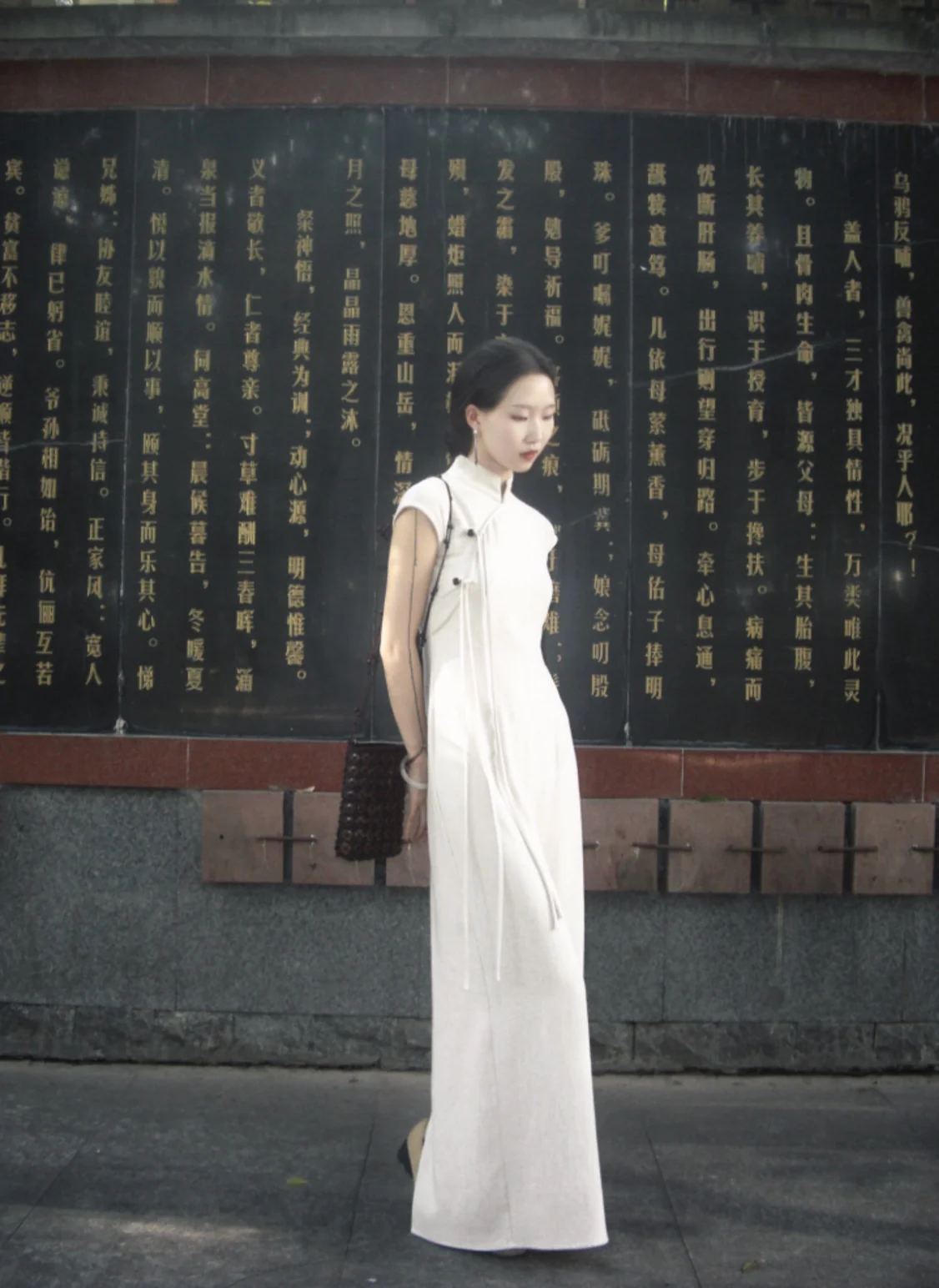 Wu Jian 无间 Without Separation Modernized Tassels Linen Blend Cap Sleeve Qipao - Image 15