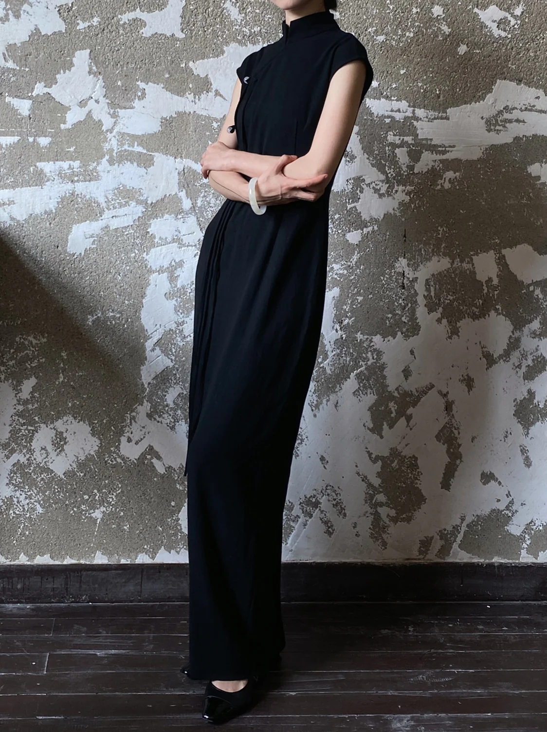 Wu Jian 无间 Without Separation Modernized Tassels Linen Blend Cap Sleeve Qipao - Image 2