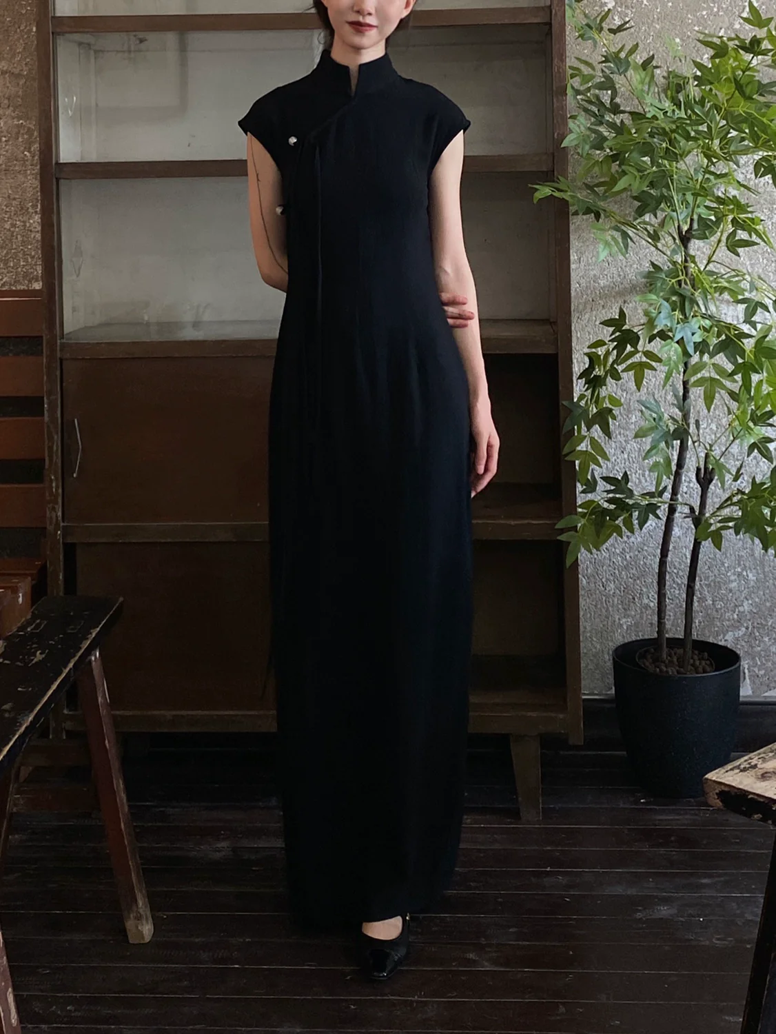 Wu Jian 无间 Without Separation Modernized Tassels Linen Blend Cap Sleeve Qipao - Image 6