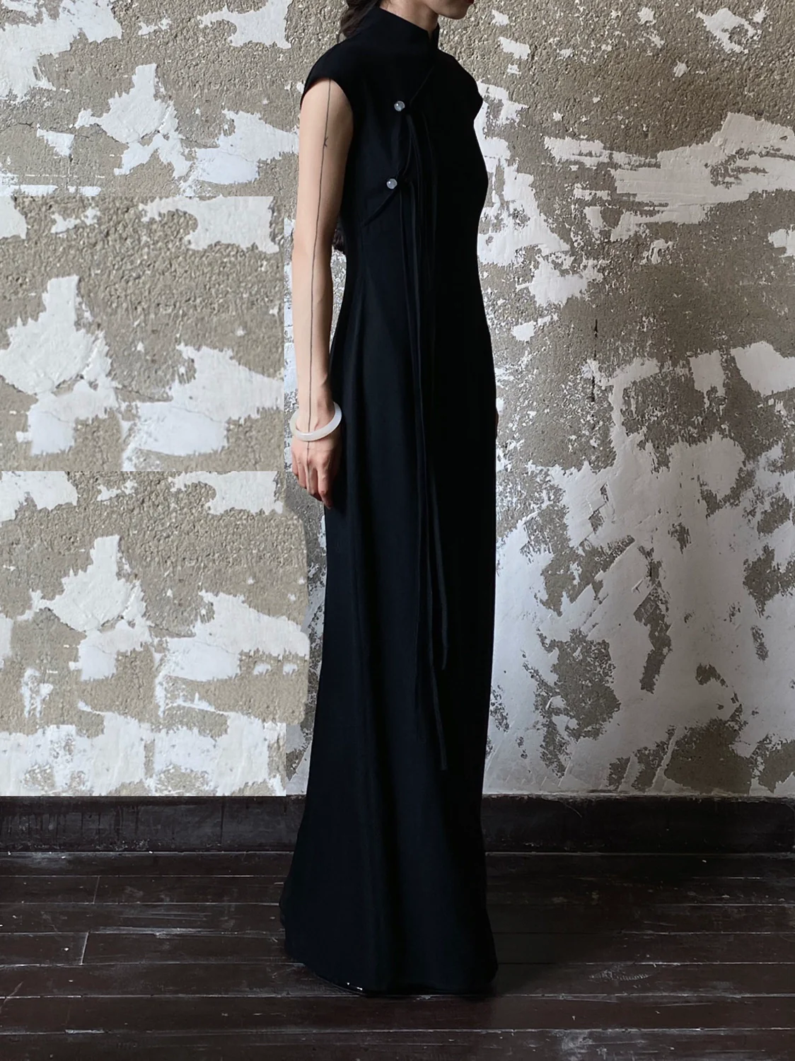 Wu Jian 无间 Without Separation Modernized Tassels Linen Blend Cap Sleeve Qipao - Image 7