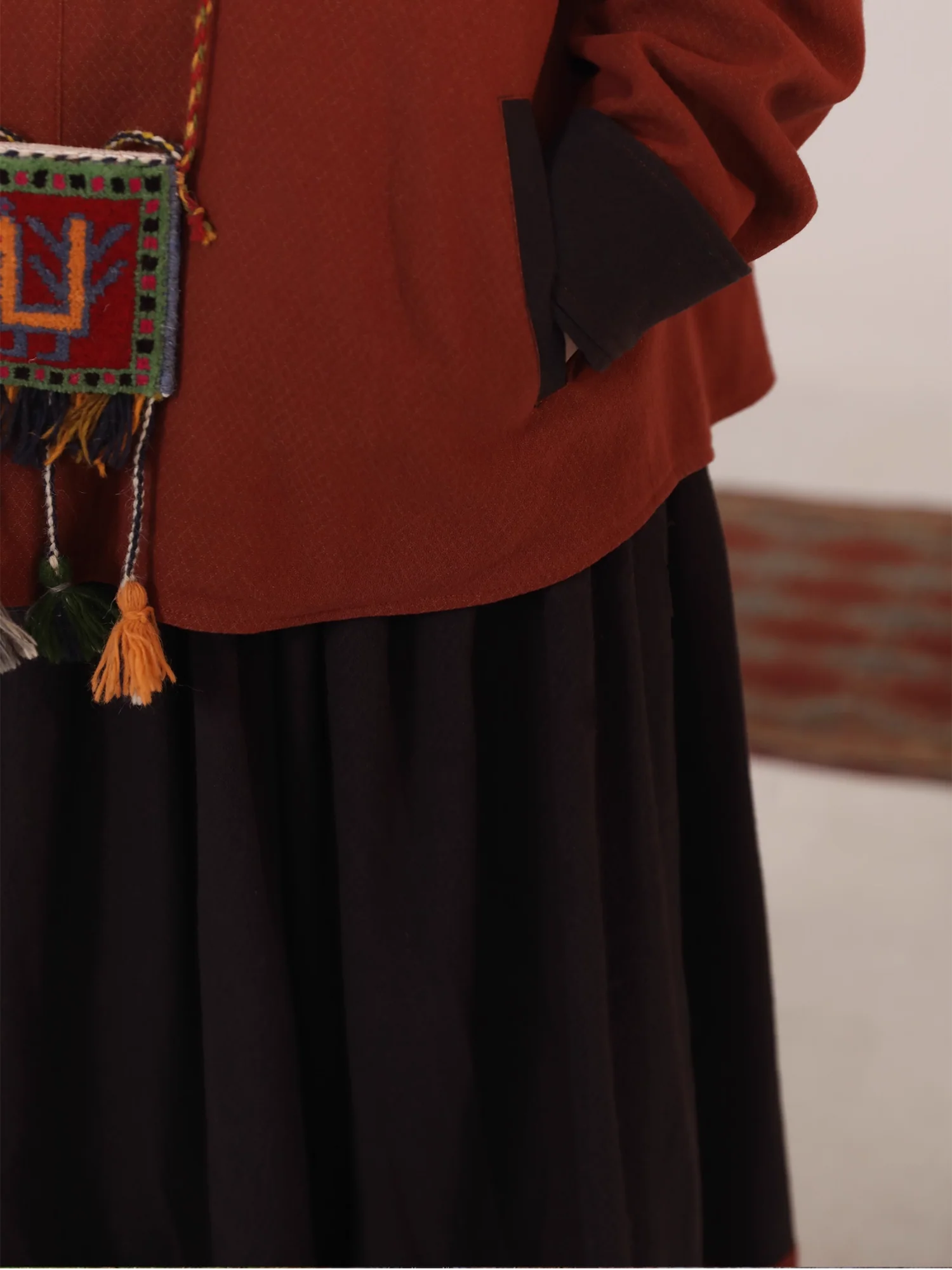 Wumu Hongzhong 乌木红棕 Ebony Red Modernized Tang Double-Sided Cotton Quilt Yuanling Coat & Zhequn Skirt Set - Image 7