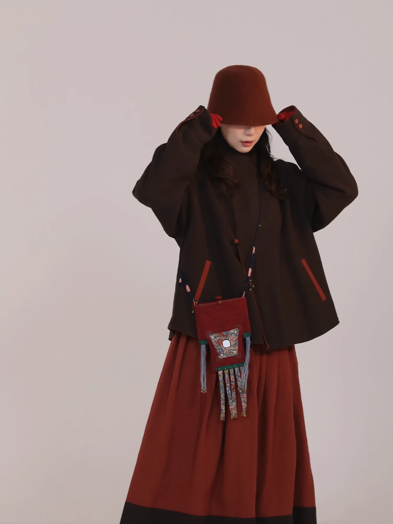 Wumu Hongzhong 乌木红棕 Ebony Red Modernized Tang Double-Sided Cotton Quilt Yuanling Coat & Zhequn Skirt Set - Image 9