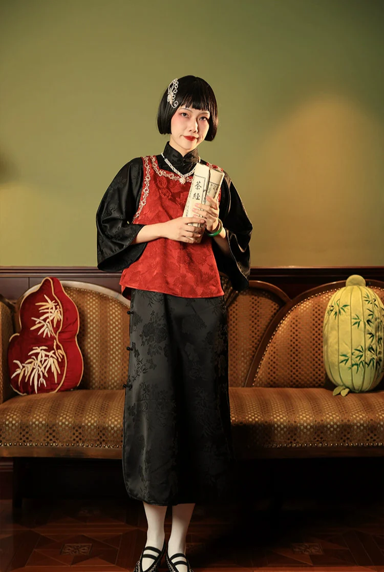 Xiao Chongshan 小重山 Layered Mountains 1920s Daily Floral Jacquard Bell Sleeve Qipao - Image 6