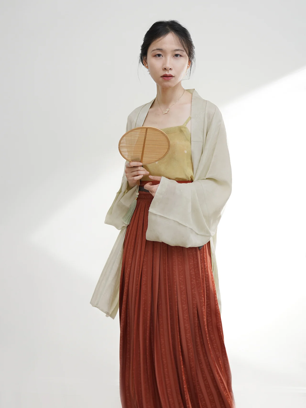 Xiao Huazhi 小花枝 Flowering Branch Song Dynasty Casual Baidiequn Hundred Pleat Skirt & Diaodai Tank Top Set - Image 3