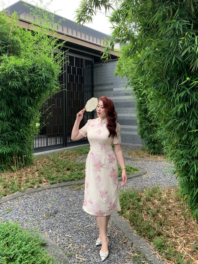 Xiari Meigui 夏日玫瑰 Rosy Summer Plus Size Modernized Classic Floral Print Qipao - Image 3