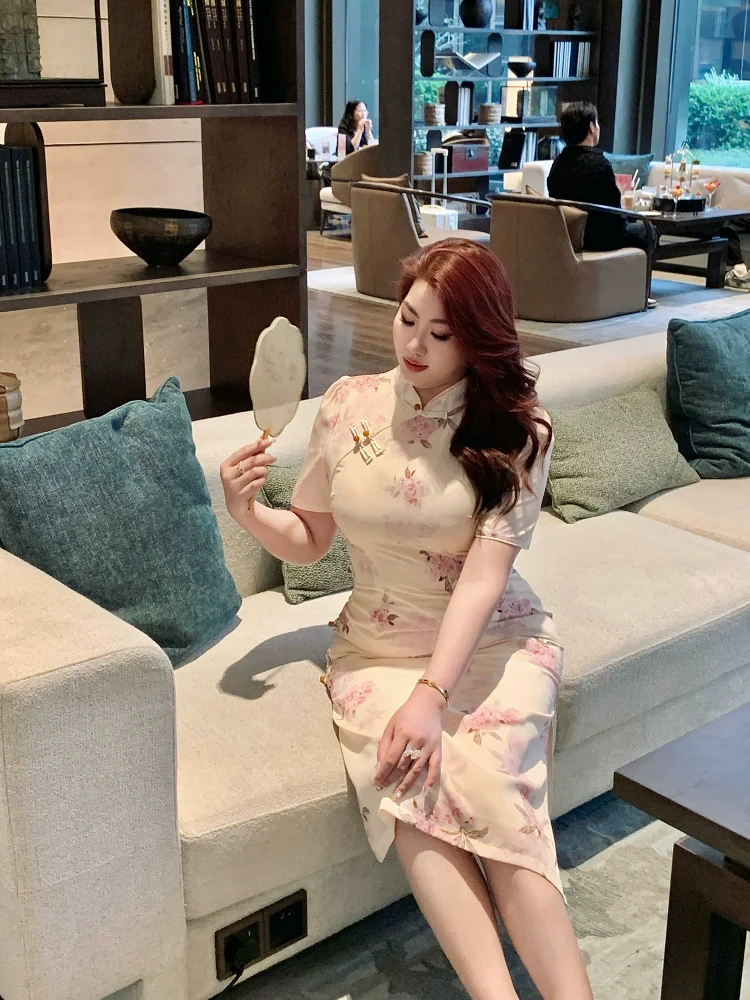 Xiari Meigui 夏日玫瑰 Rosy Summer Plus Size Modernized Classic Floral Print Qipao - Image 4