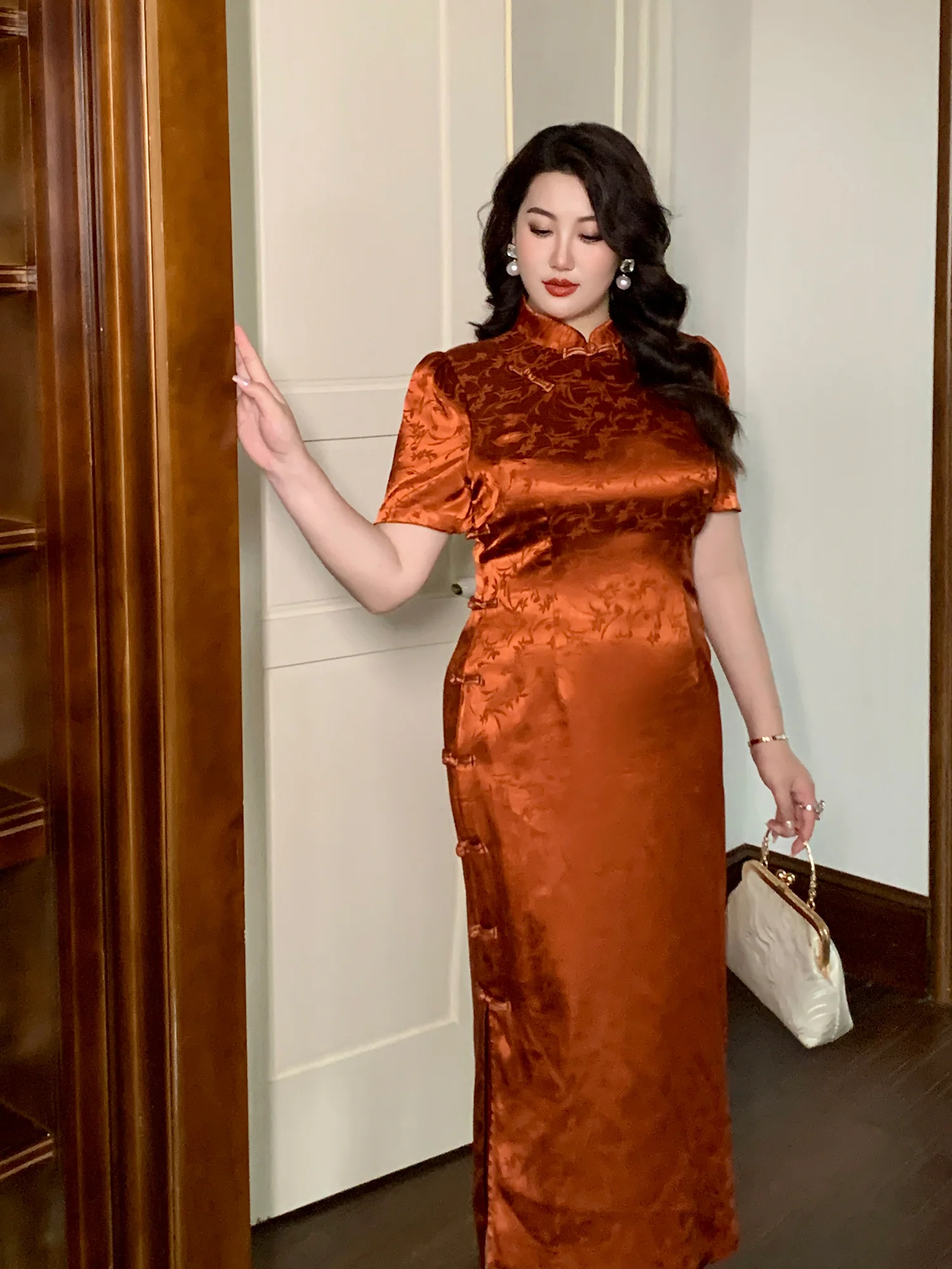 Xiaying Rui 霞映蕊 Glowing Sunset Plus Size Modernized Vintage Bottleneck Jacquard Qipao - Image 2