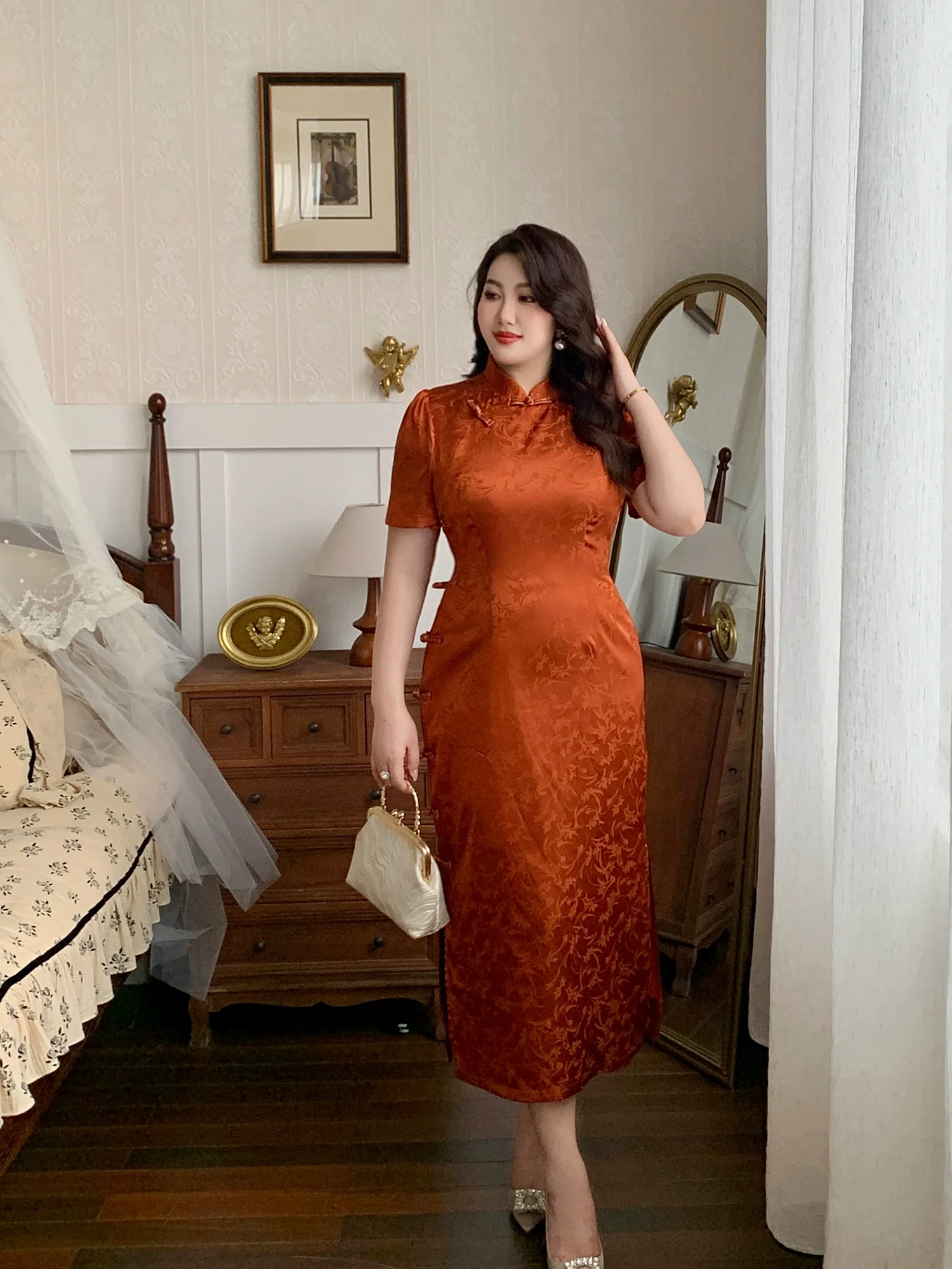 Xiaying Rui 霞映蕊 Glowing Sunset Plus Size Modernized Vintage Bottleneck Jacquard Qipao - Image 4